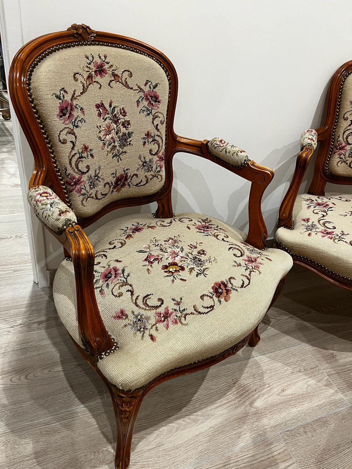 Fauteuils tapissés style Louis XV