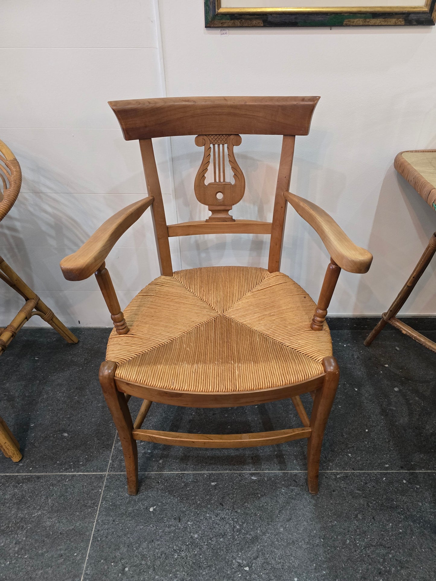 Paire de fauteuils anciens à lyre – assise en paille tressée