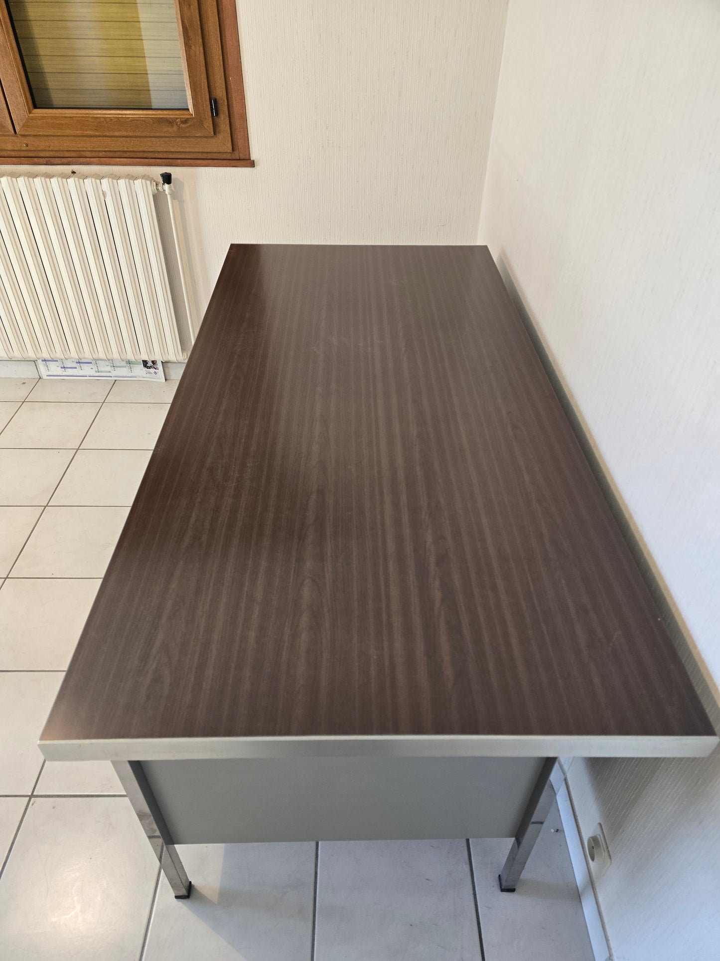 Bureau vintage VINCO années 70 – métal chromé et plateau bois – 170 cm