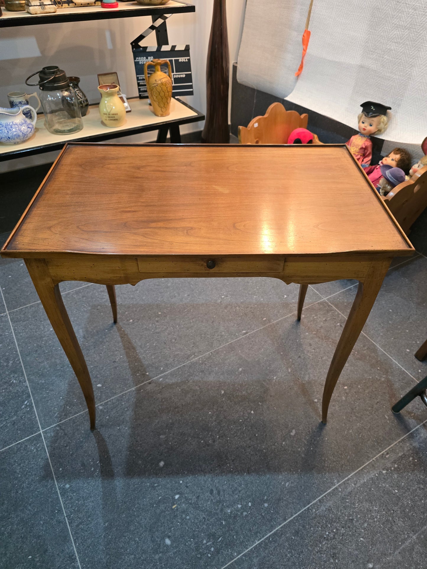 Table d’appoint en noyer