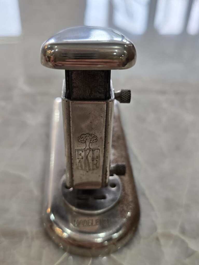 Agrafeuse vintage ELKAR modèle N°1