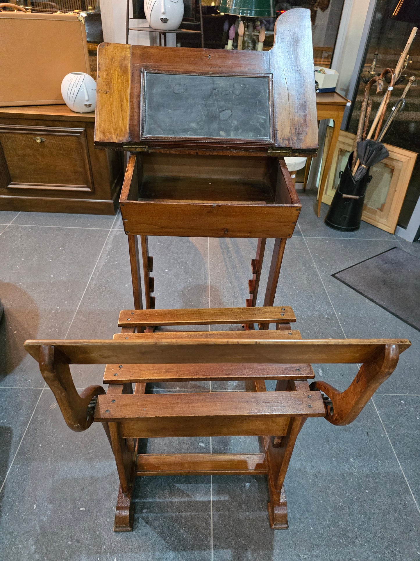 Pupitre d’écolier ancien