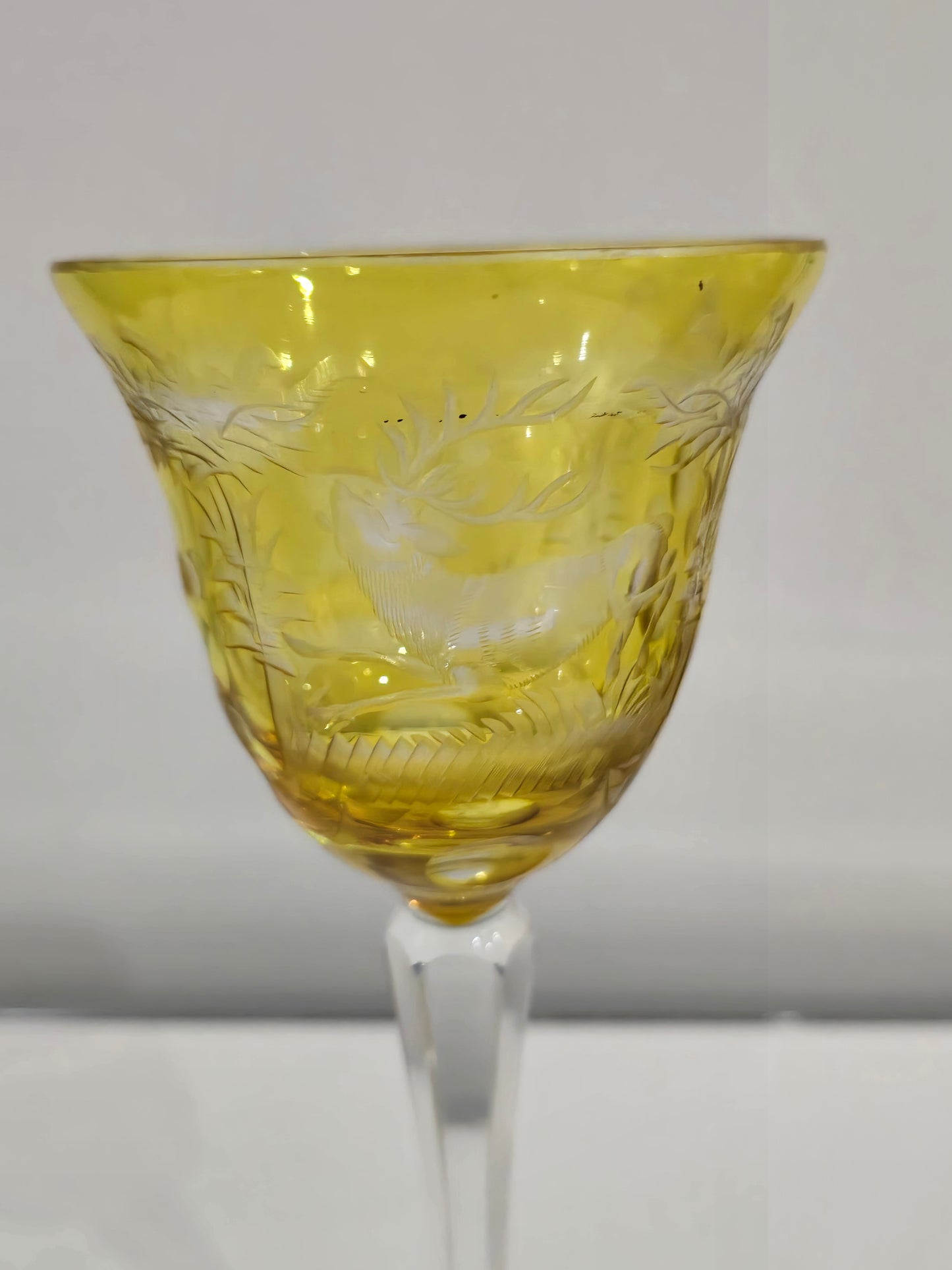 Carafe en cristal de bohème bleuté verre déglacer à l’acide décore forêt