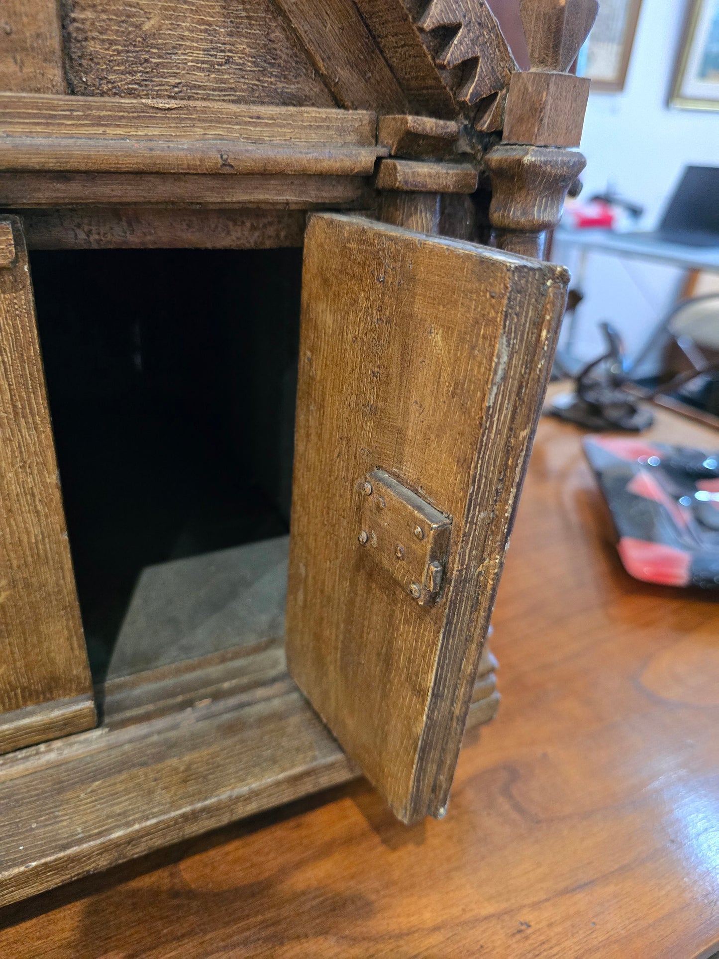 Rare chapelle miniature dite "Isba russe" – Vers 1820-1830 – Fabrication artisanale par un soldat napoléonien