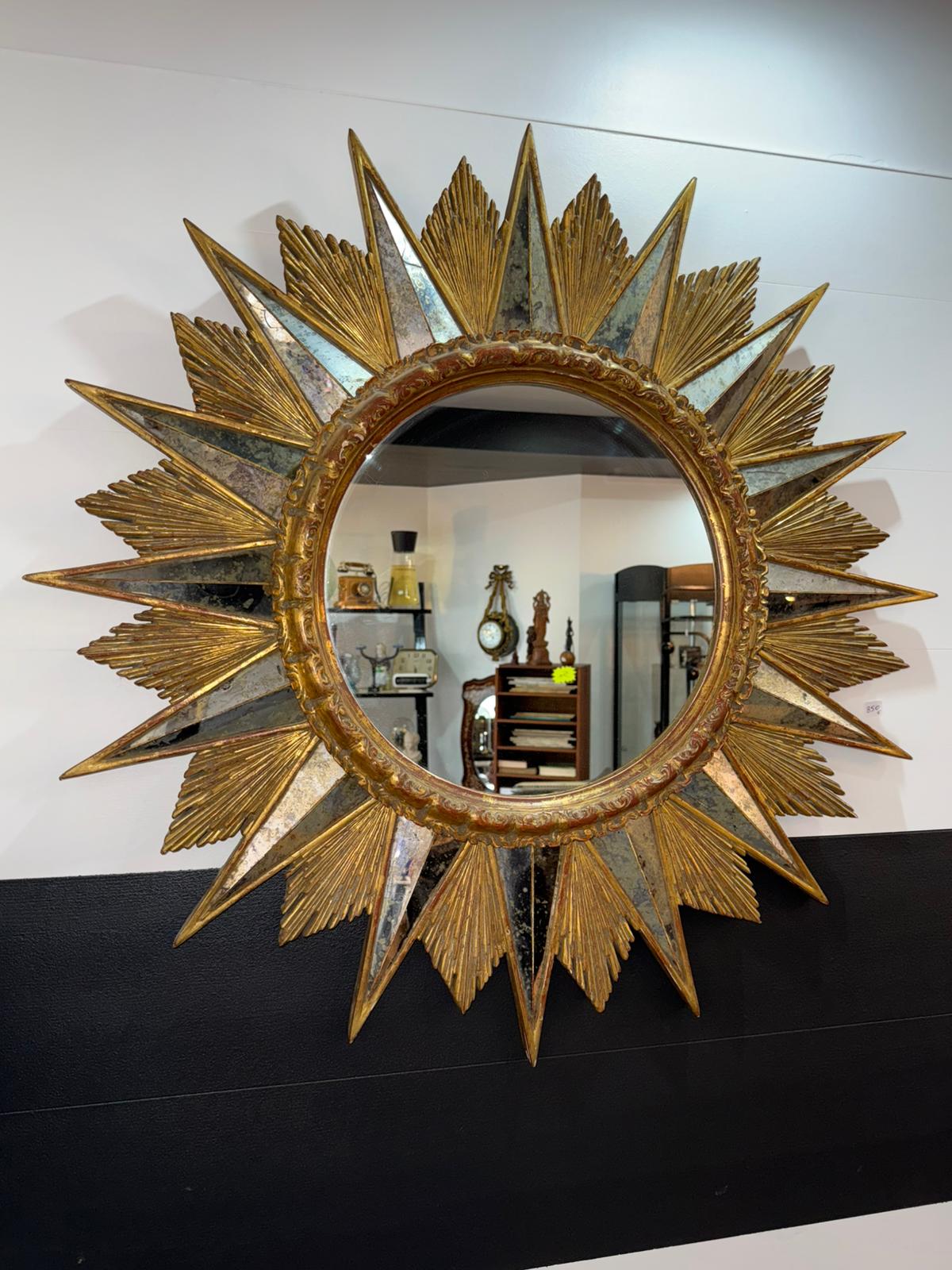 Miroir soleil doré à rayons en bois vintage