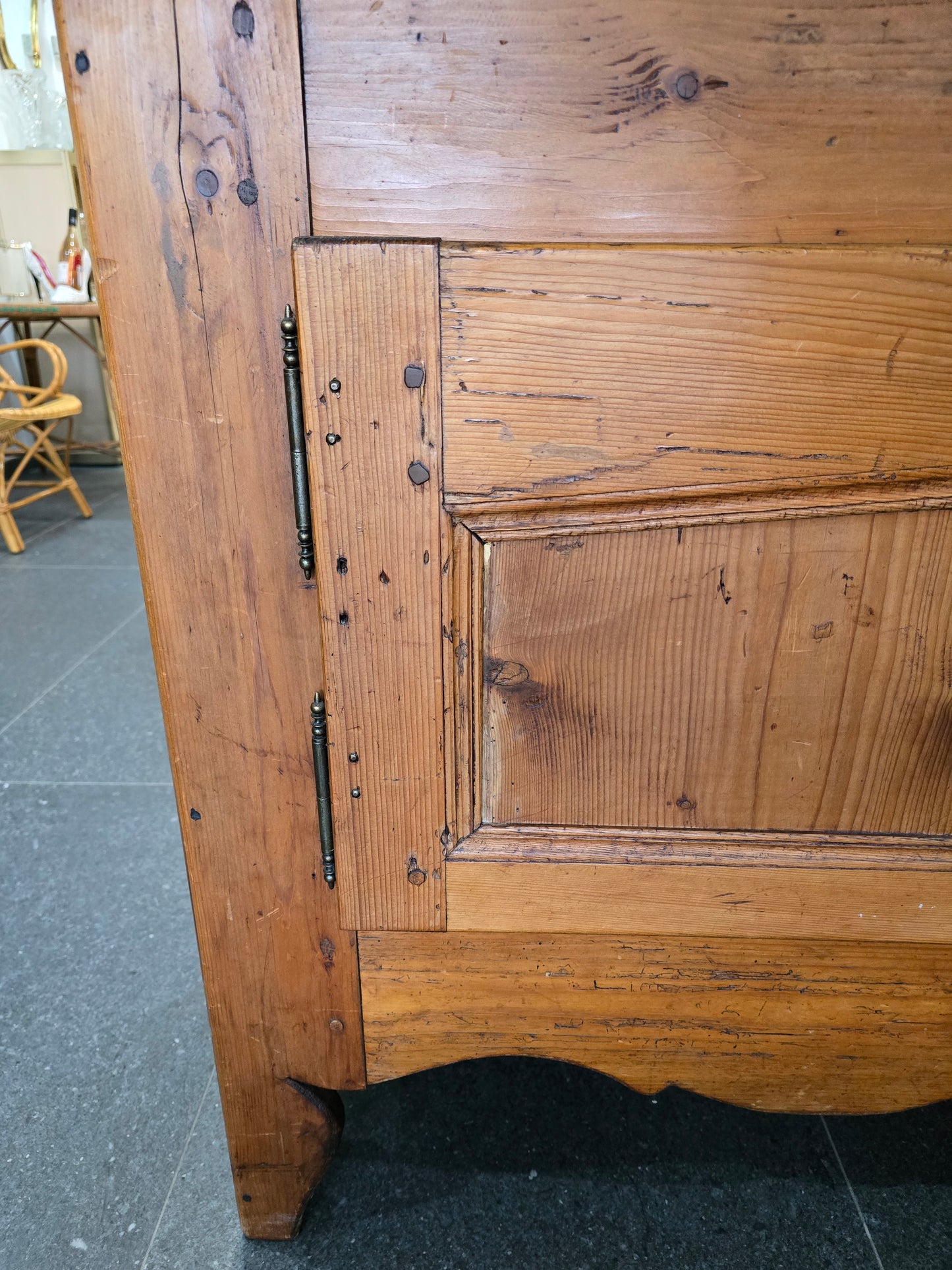 Buffet deux-corps rustique en bois massif