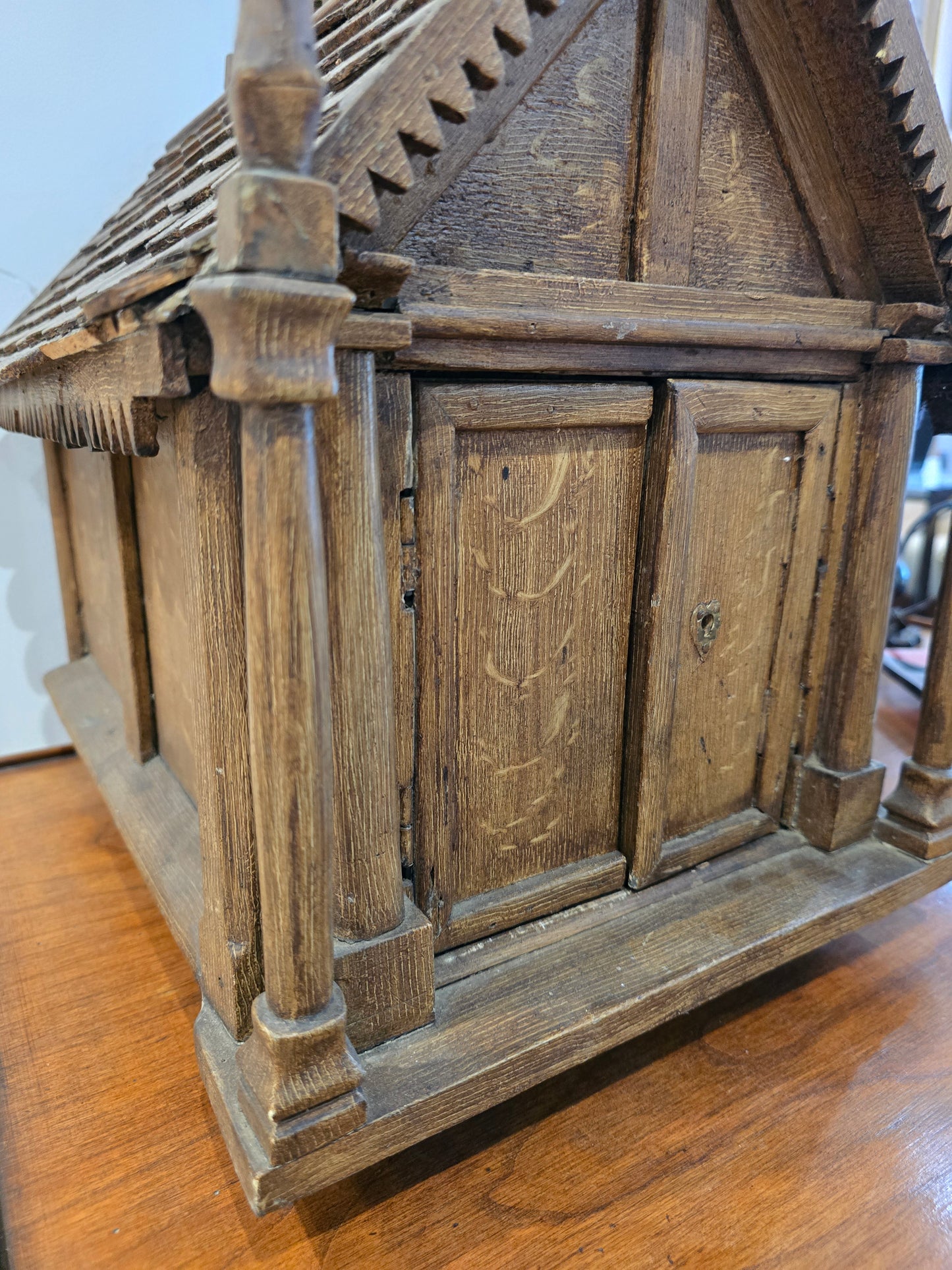 Rare chapelle miniature dite "Isba russe" – Vers 1820-1830 – Fabrication artisanale par un soldat napoléonien