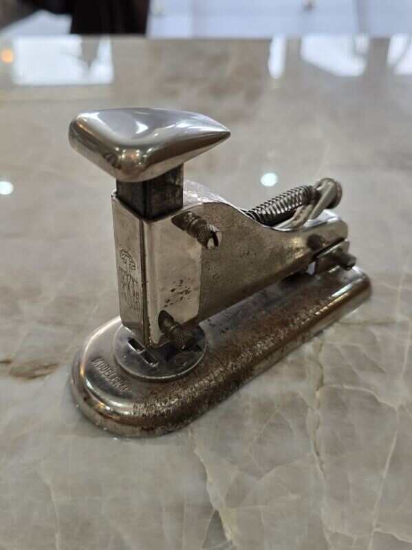 Agrafeuse vintage ELKAR modèle N°1