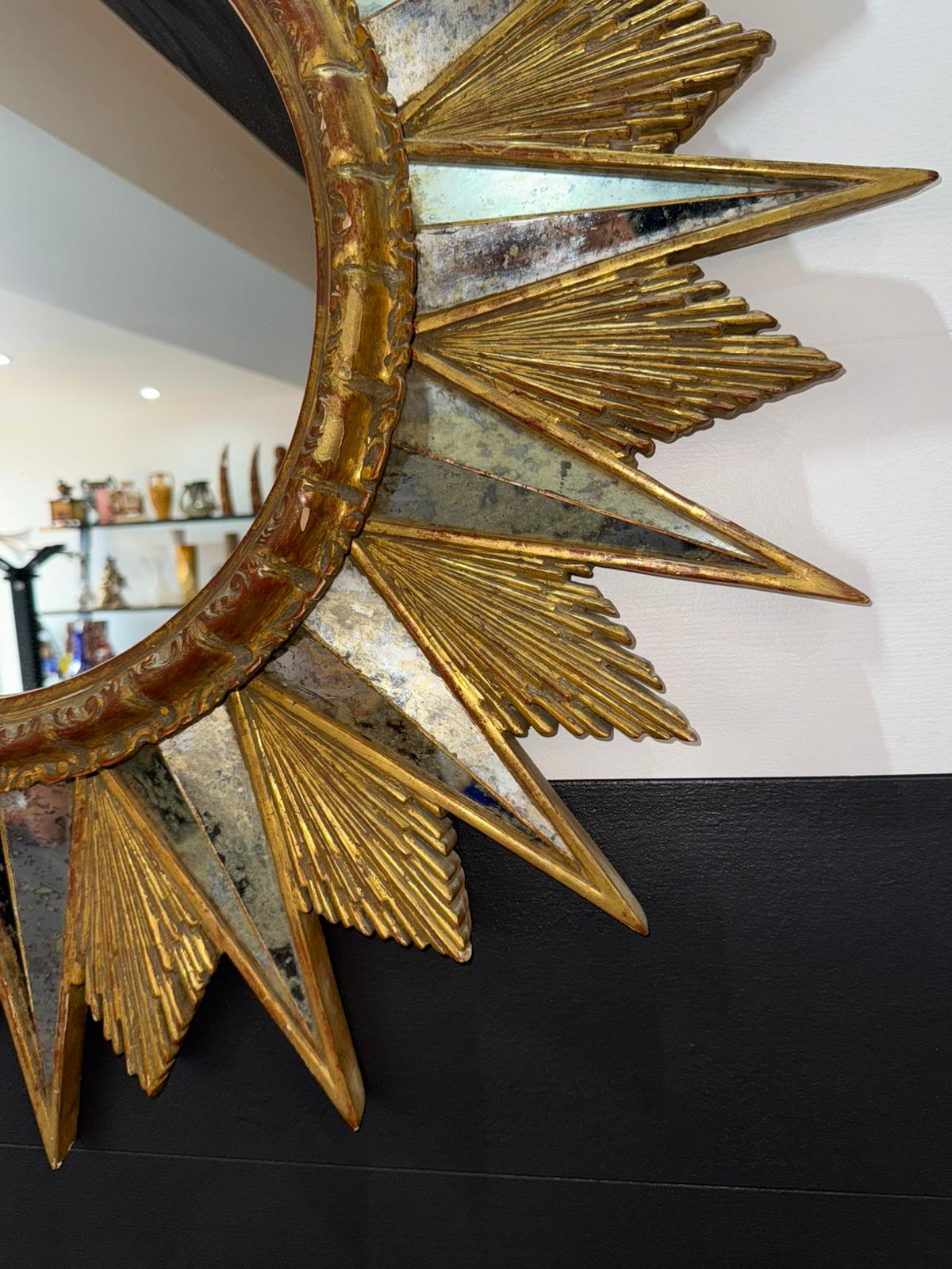 Miroir soleil doré à rayons en bois vintage