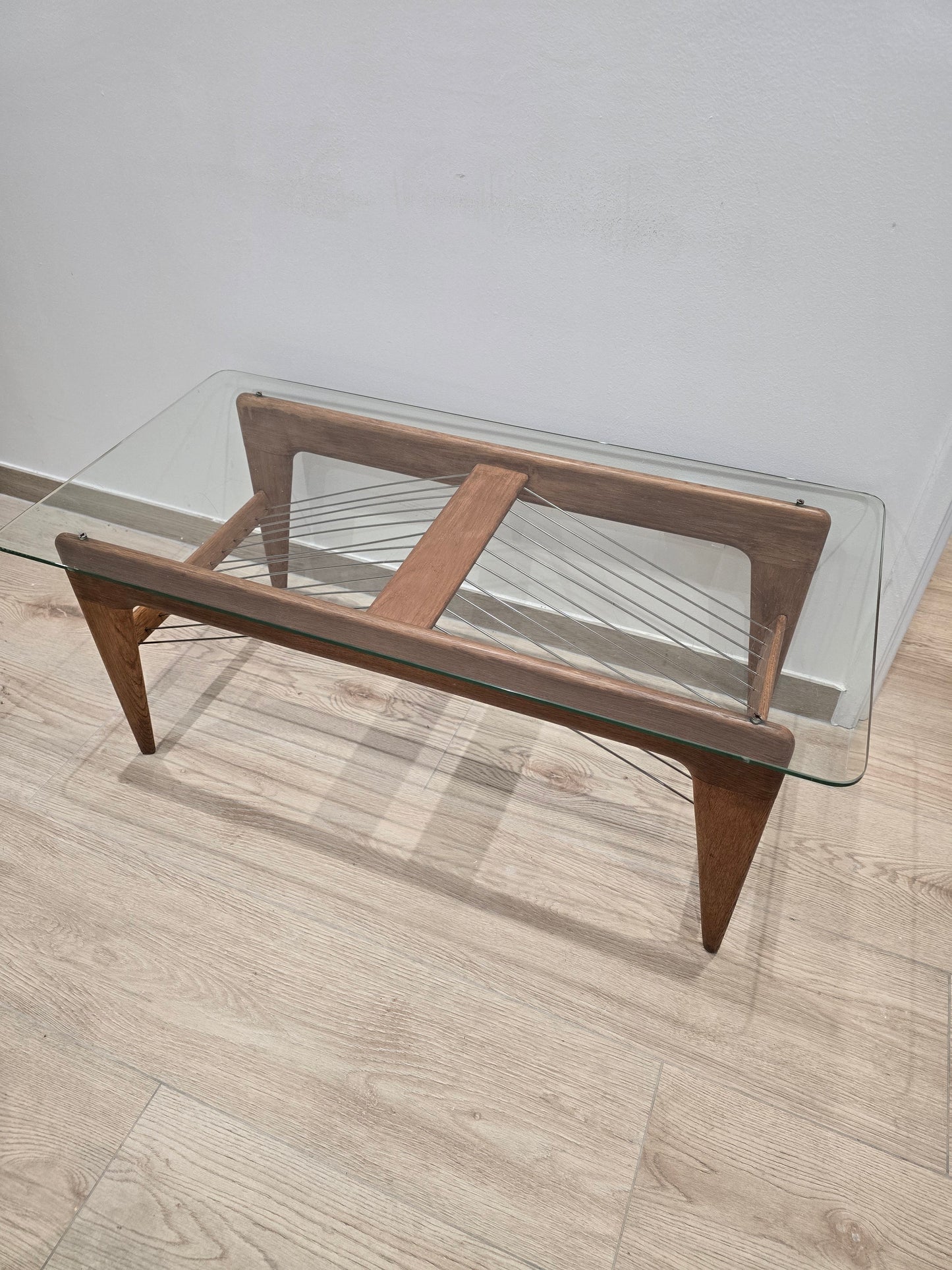 Table basse vintage en bois et verre – Design scandinave