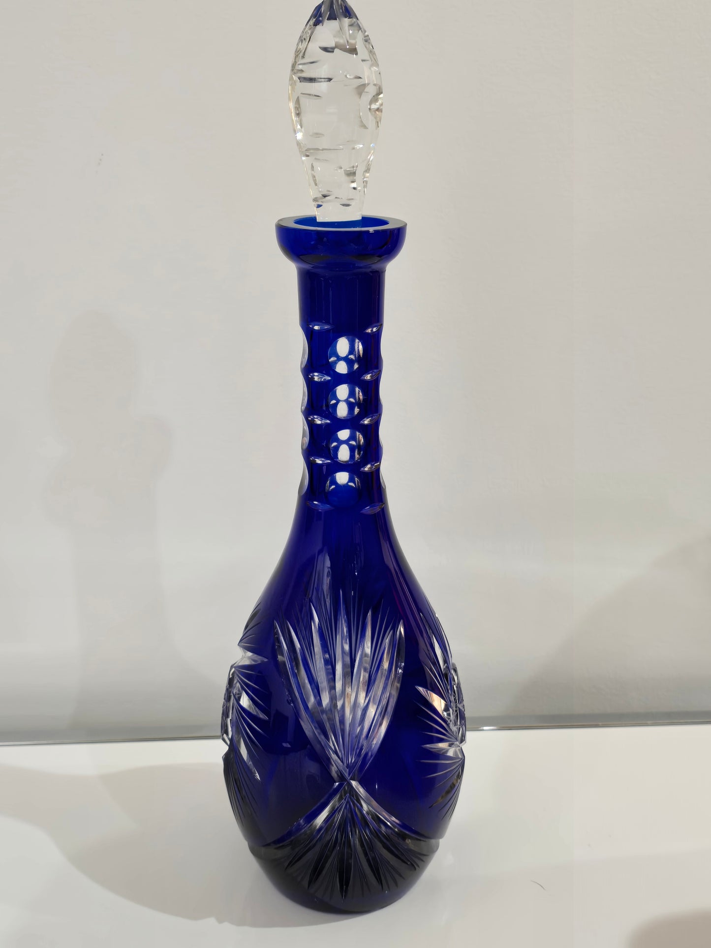 Carafe en cristal de bohème bleuté verre déglacer à l’acide décore forêt