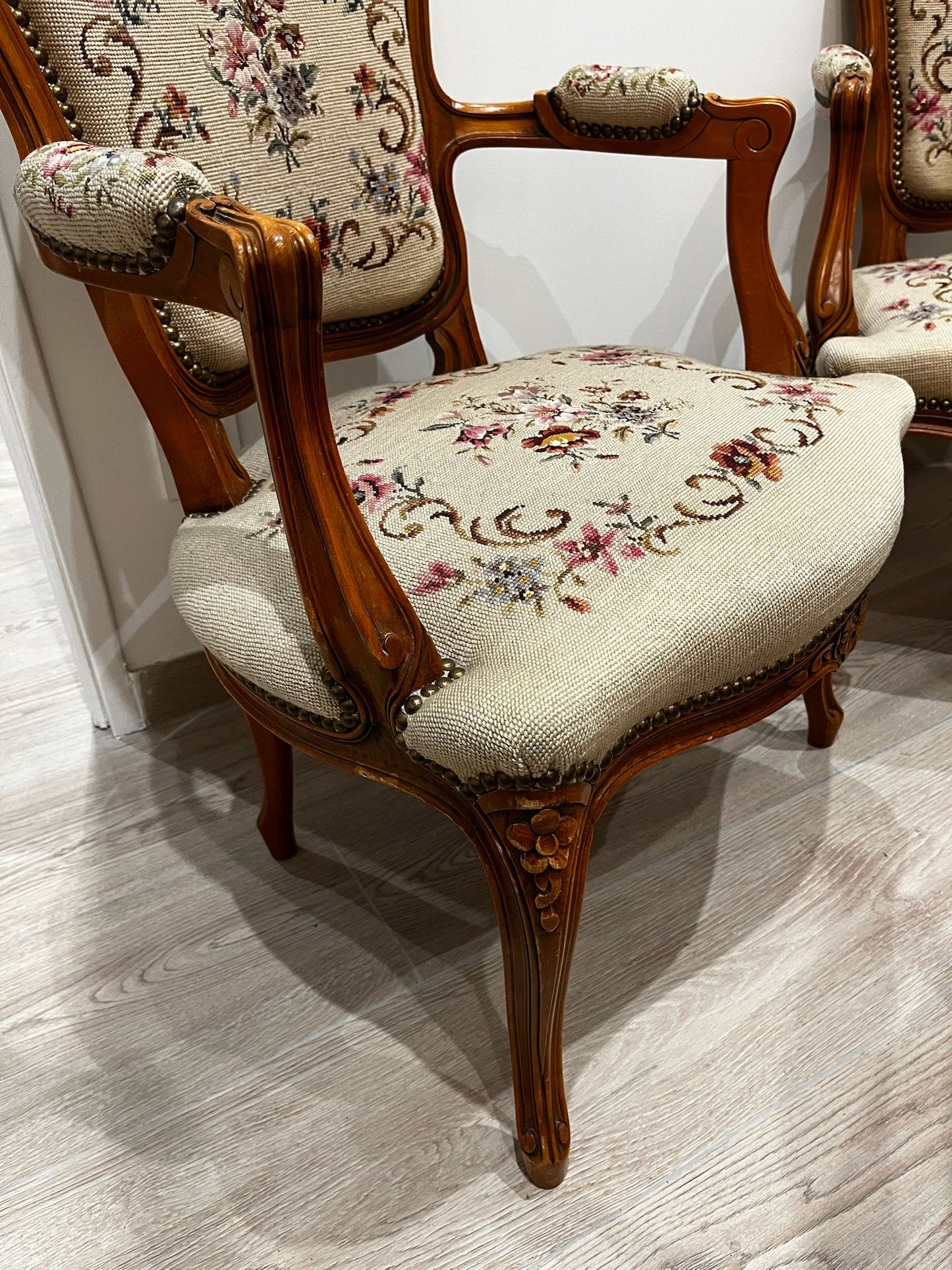 Fauteuils tapissés style Louis XV