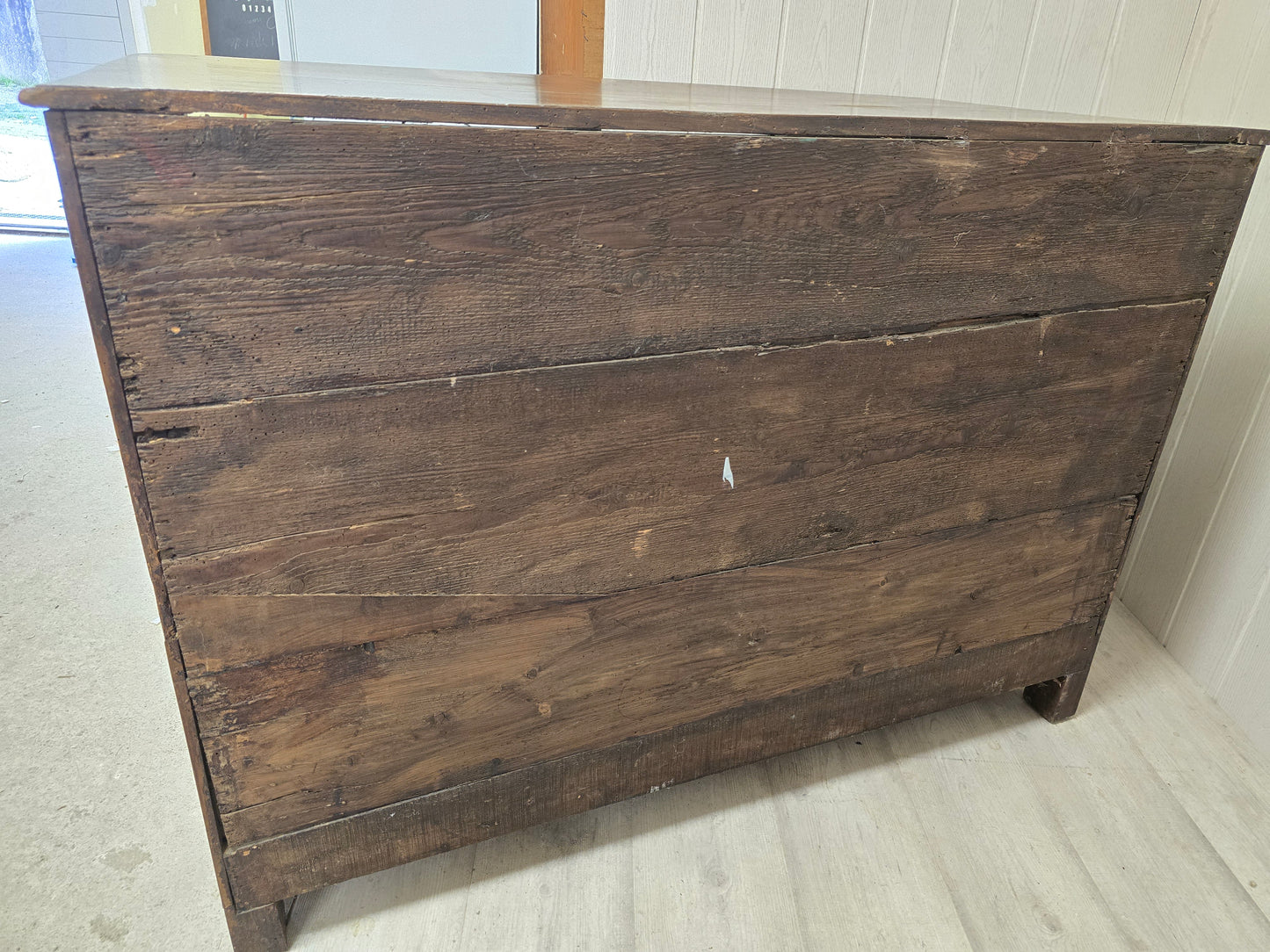 Commode provinciale en noyer massif – Époque Louis XIV / Régence – Début XVIIIᵉ siècle