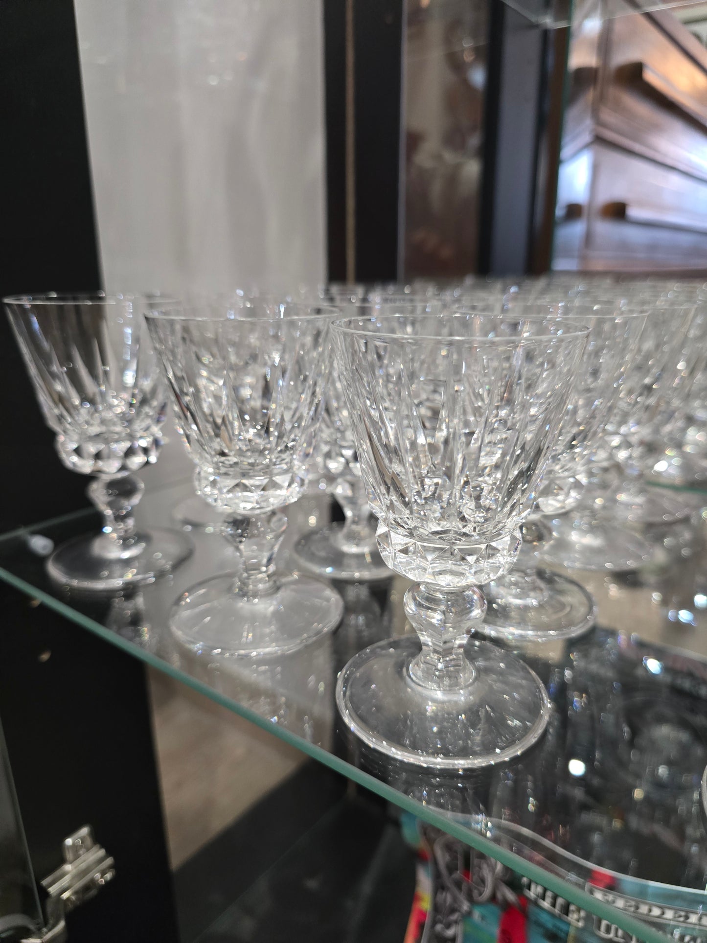 12 verres à vin Saint-Louis modèle Guernesey en cristal taillé