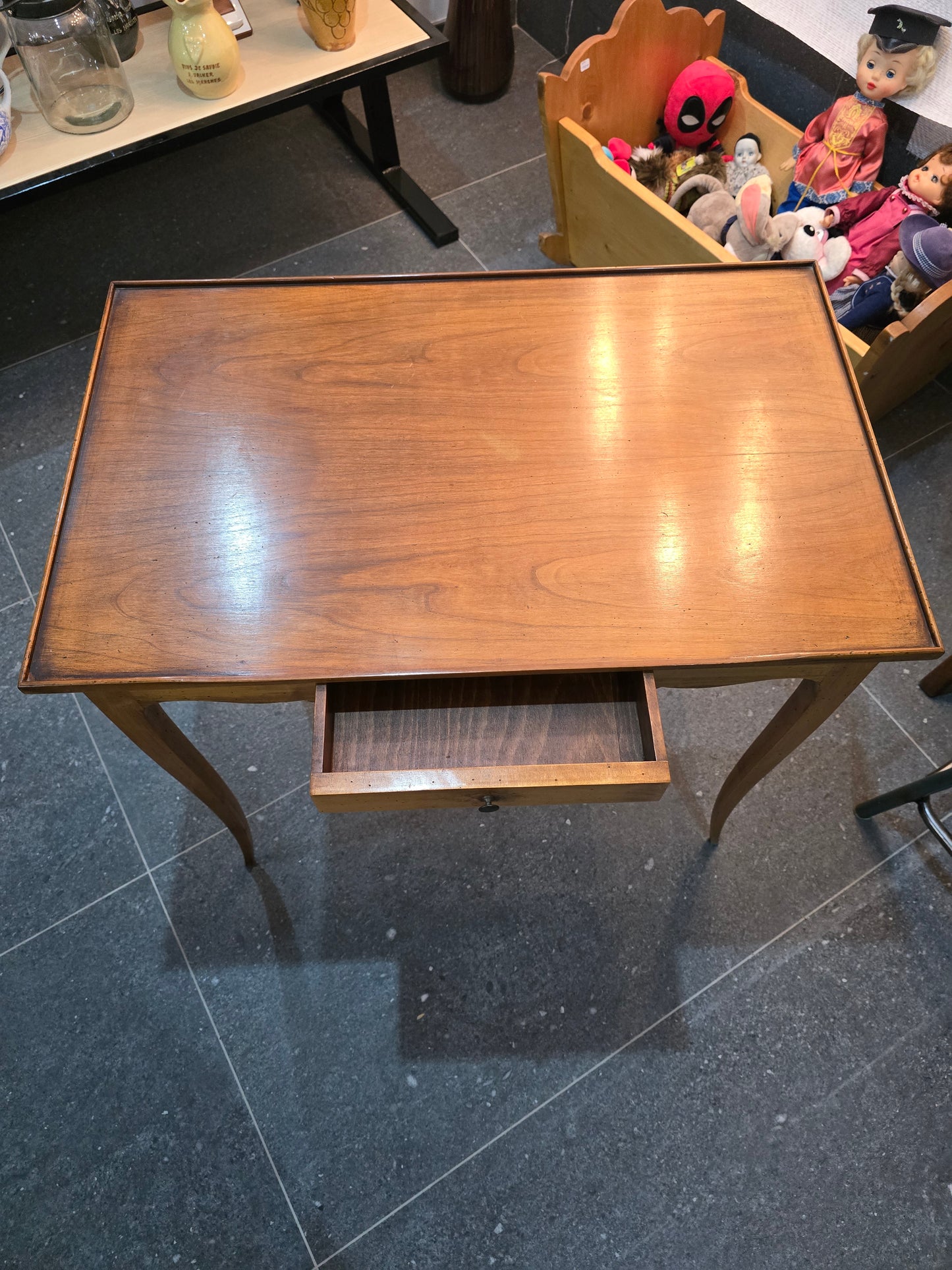 Table d’appoint en noyer