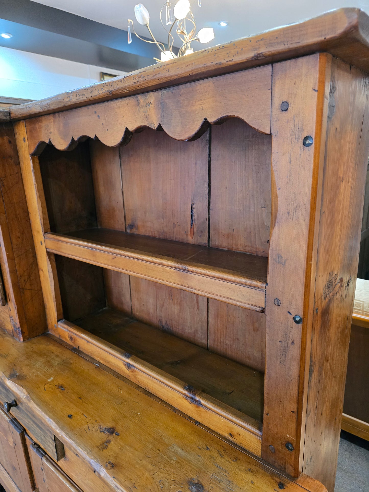 Buffet deux-corps rustique en bois massif