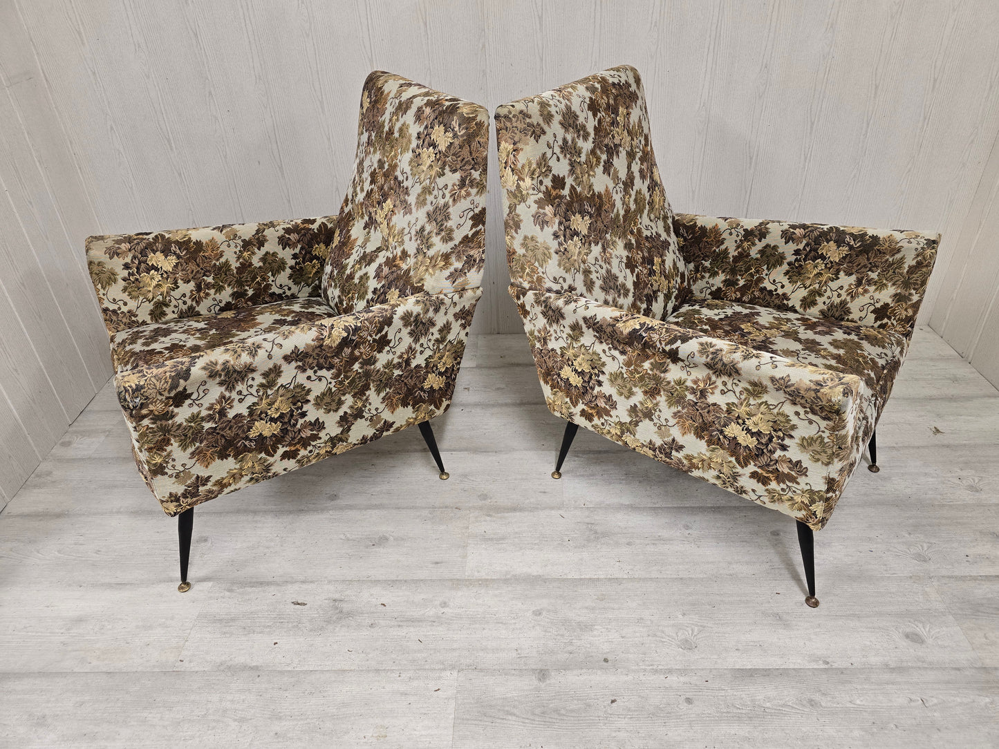 Paire de fauteuils Mid-Century Design – Piètement compas métal & tapisserie jacquard – Années 1960