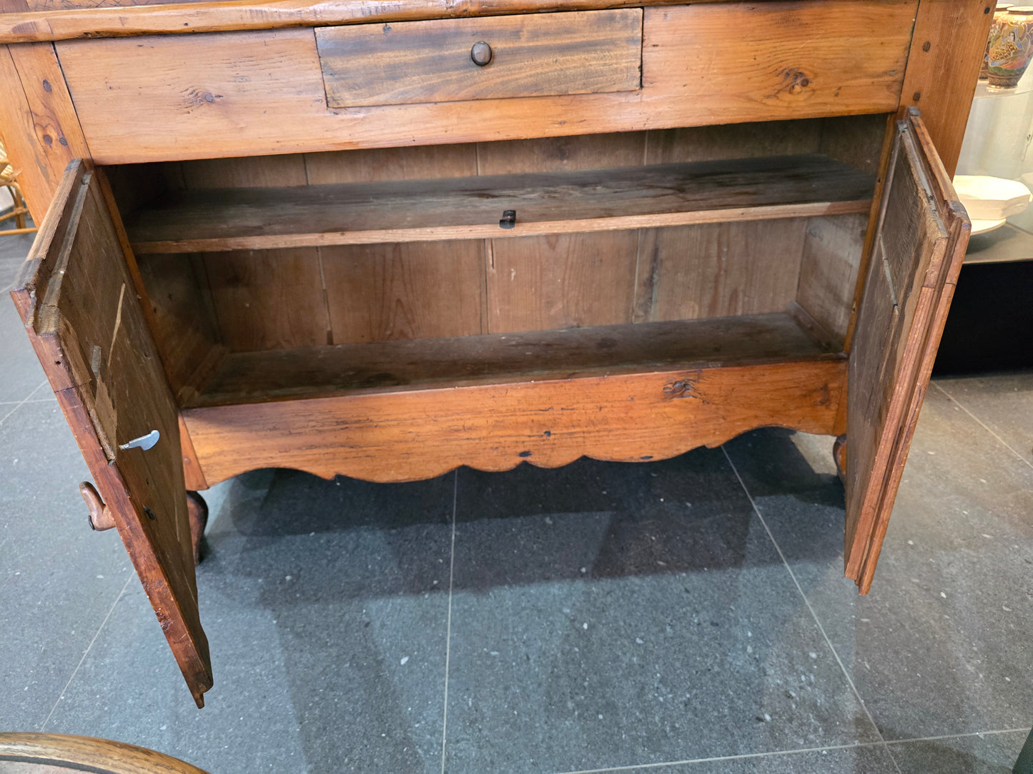 Buffet deux-corps rustique en bois massif