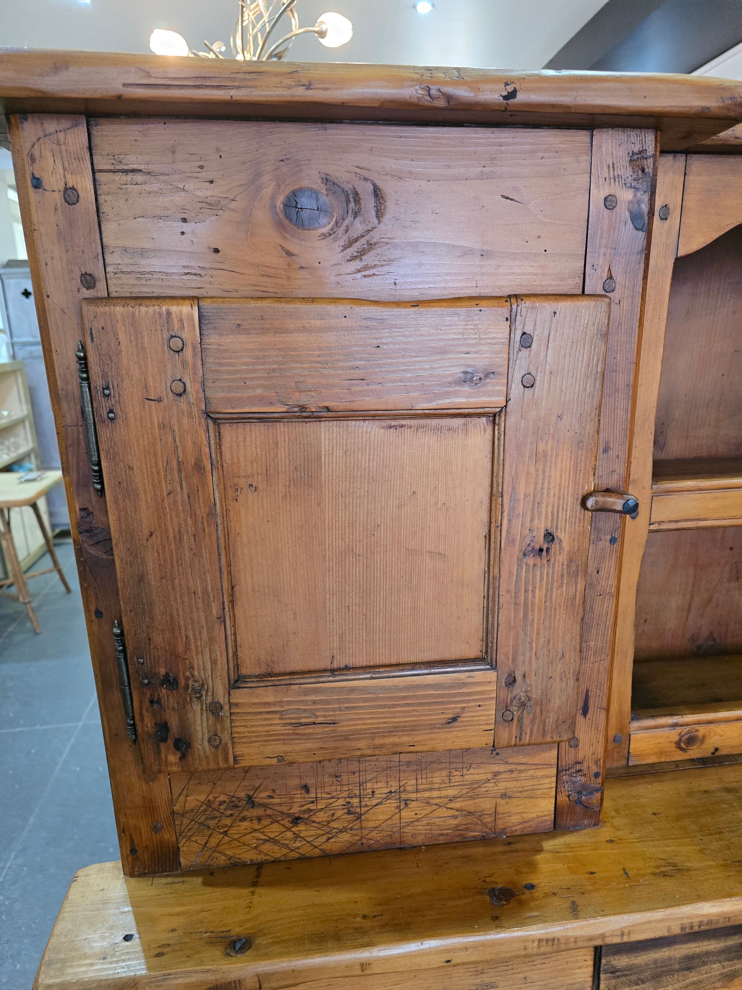 Buffet deux-corps rustique en bois massif