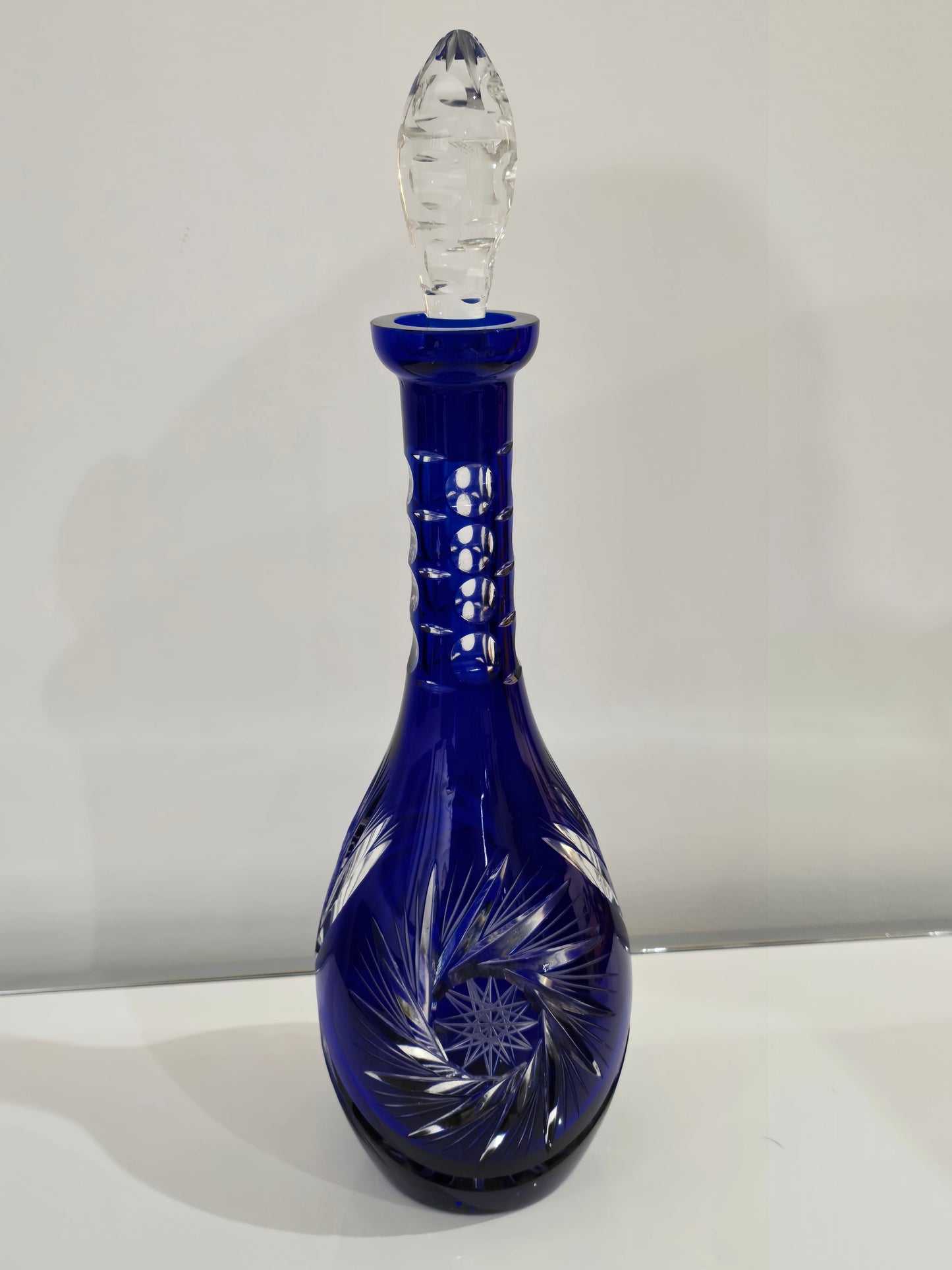 Carafe en cristal de bohème bleuté verre déglacer à l’acide décore forêt