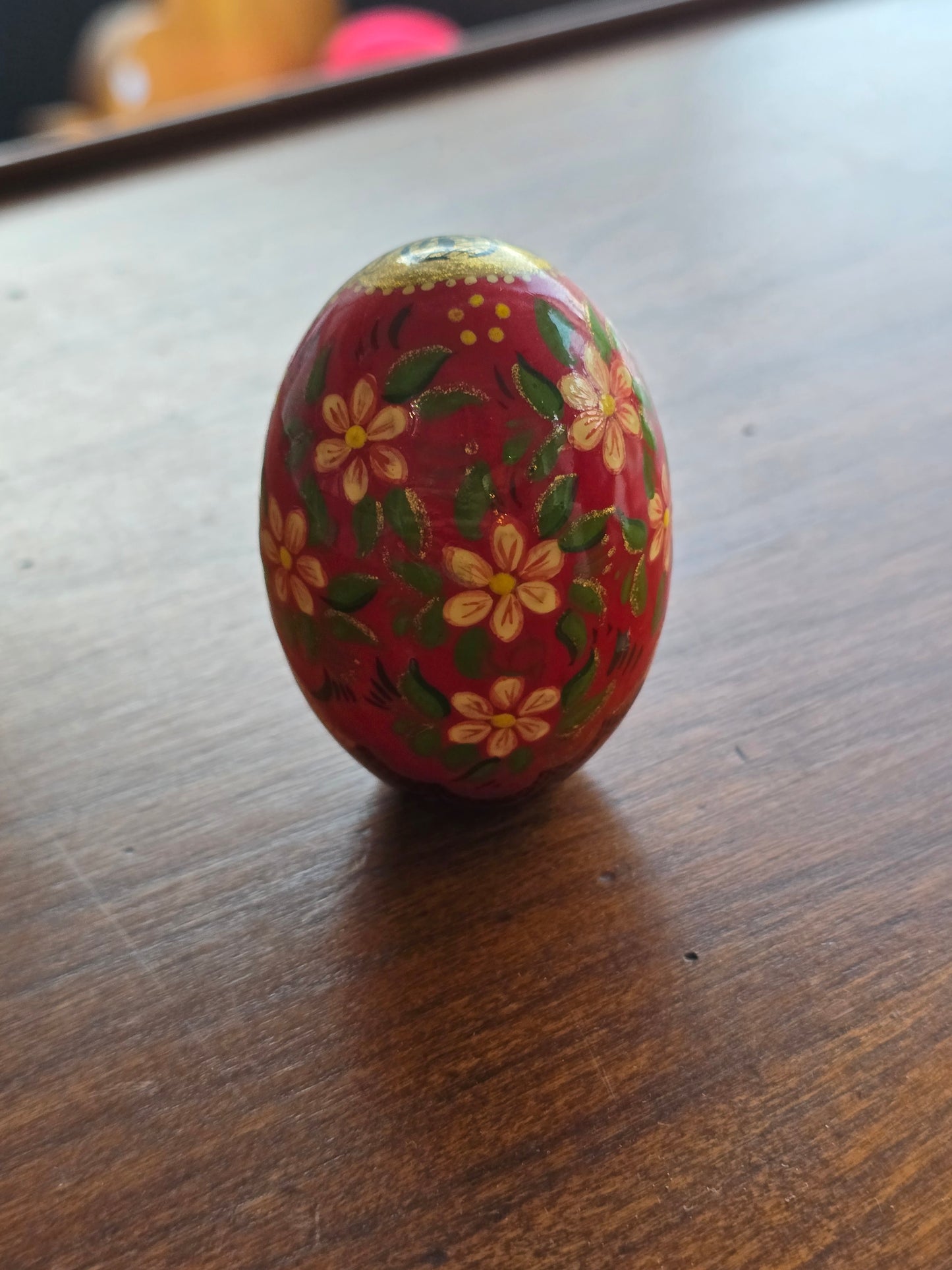 Œuf de Russie peint en bois