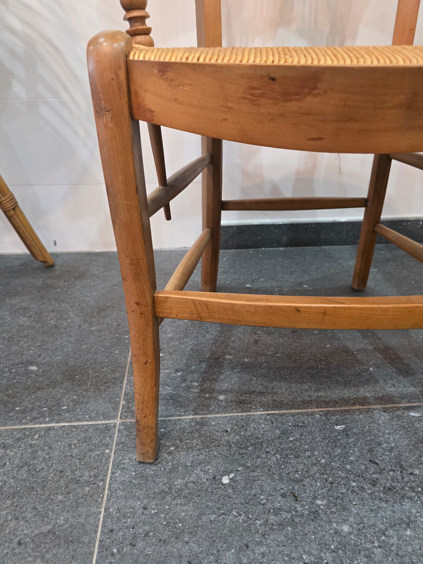 Paire de fauteuils anciens à lyre – assise en paille tressée