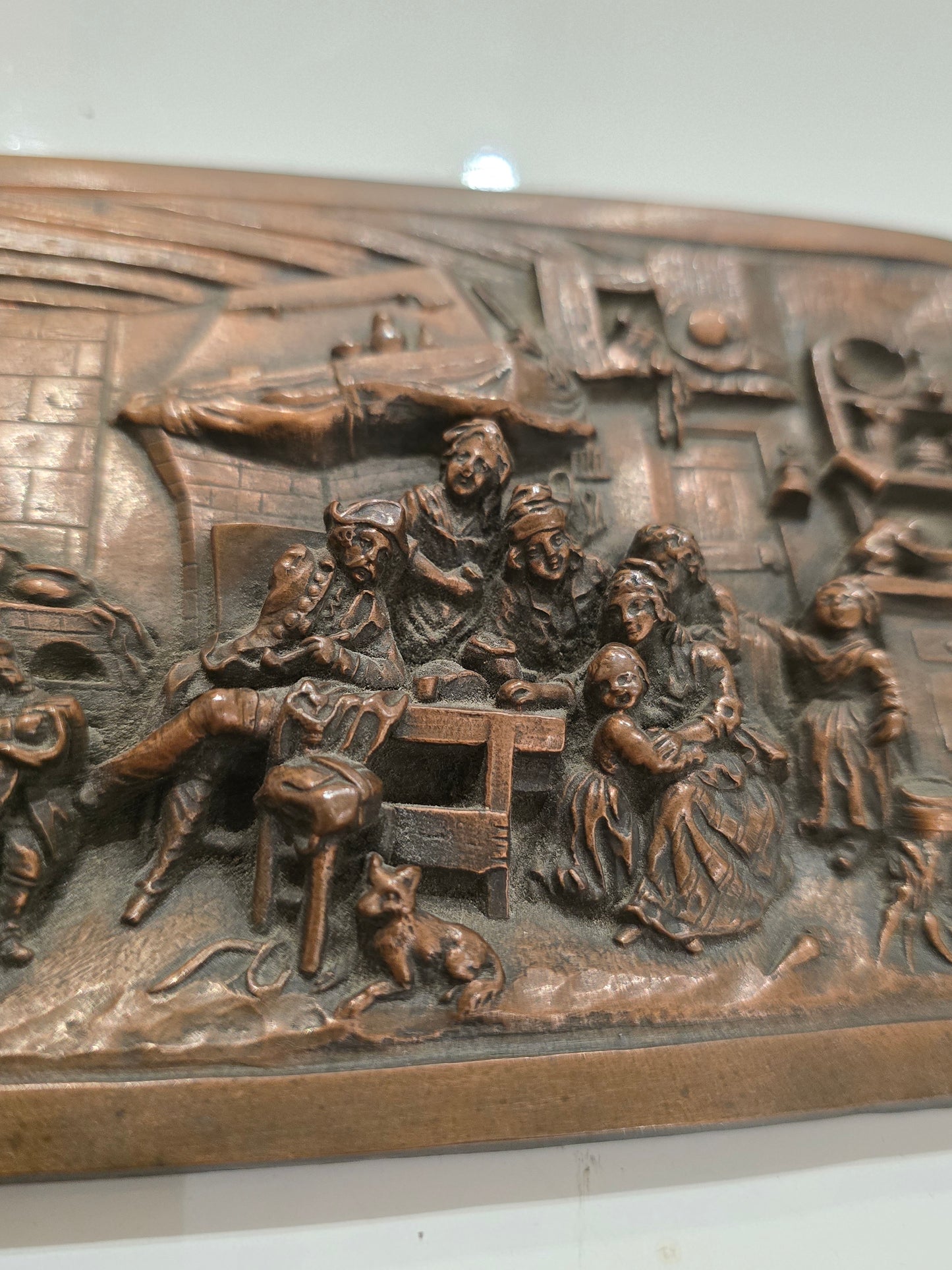 Plaque en cuivre repoussé