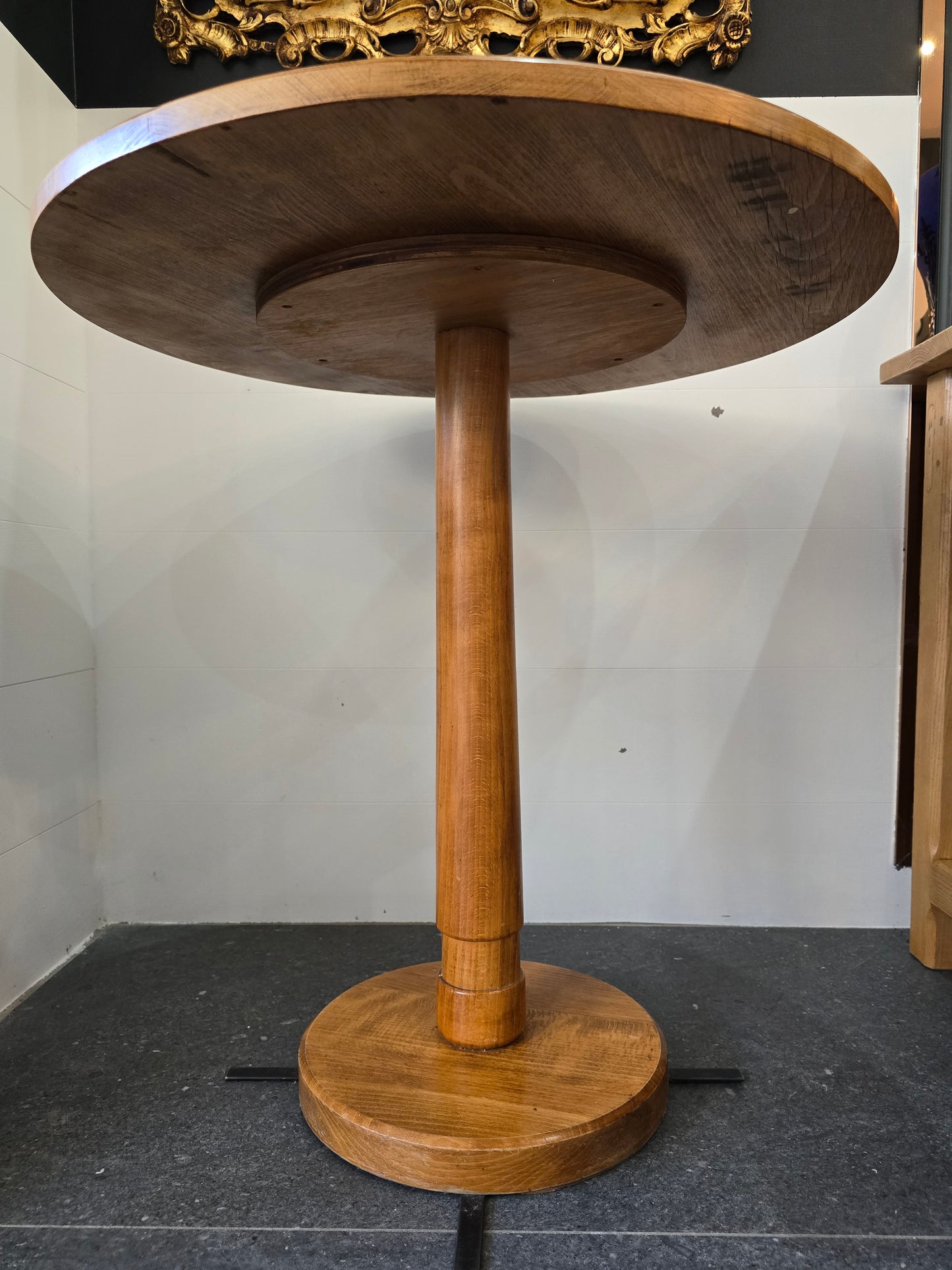 Guéridon vintage rond en bois et métal – H. 75 cm, Ø 72 cm