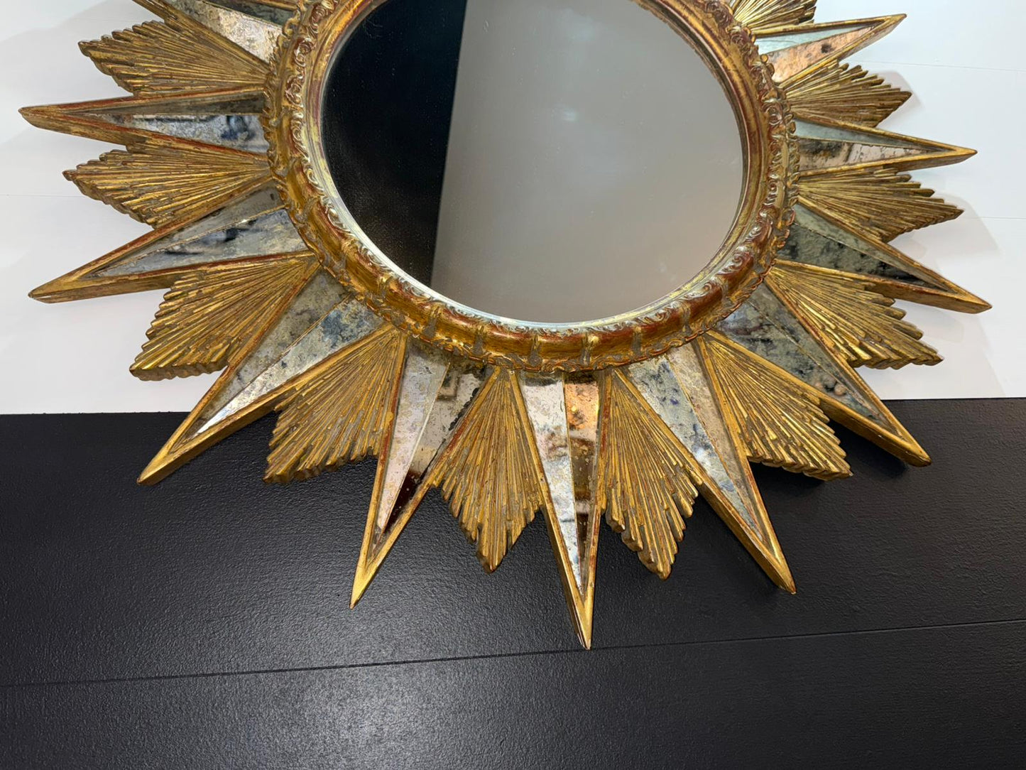 Miroir soleil doré à rayons en bois vintage