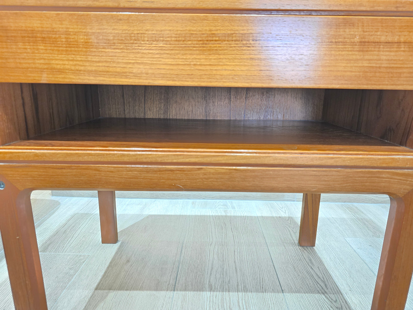 Table de chevet scandinave en teck – Made in Denmark – Années 60