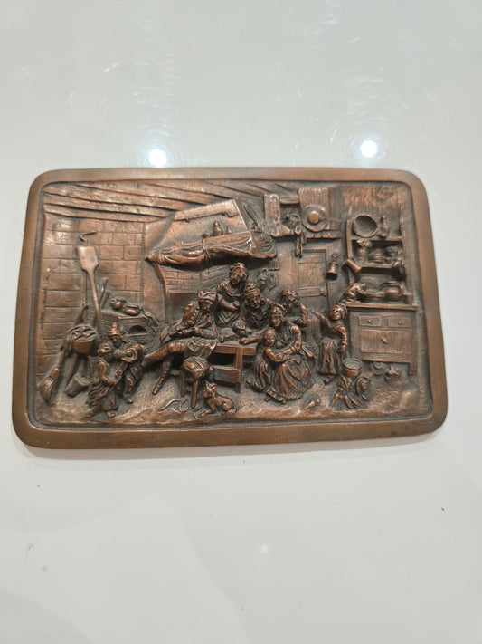 Plaque en cuivre repoussé