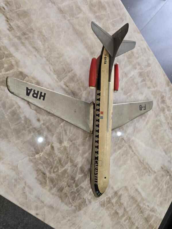 Avion maquette vintage "Caravelle" en métal – modèle Artois F-BHRA