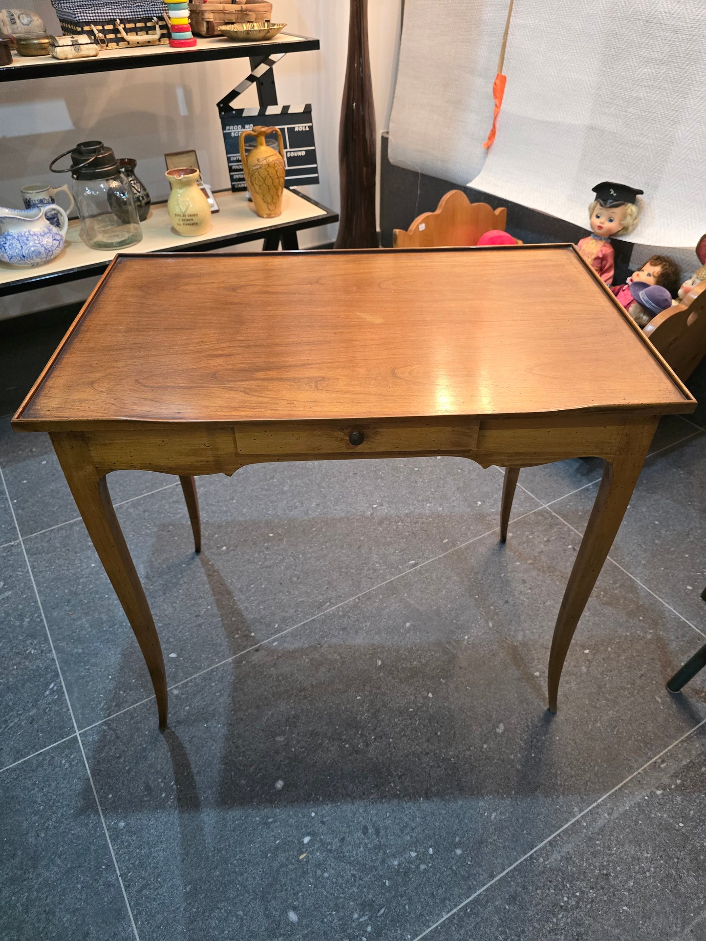 Table d’appoint en noyer