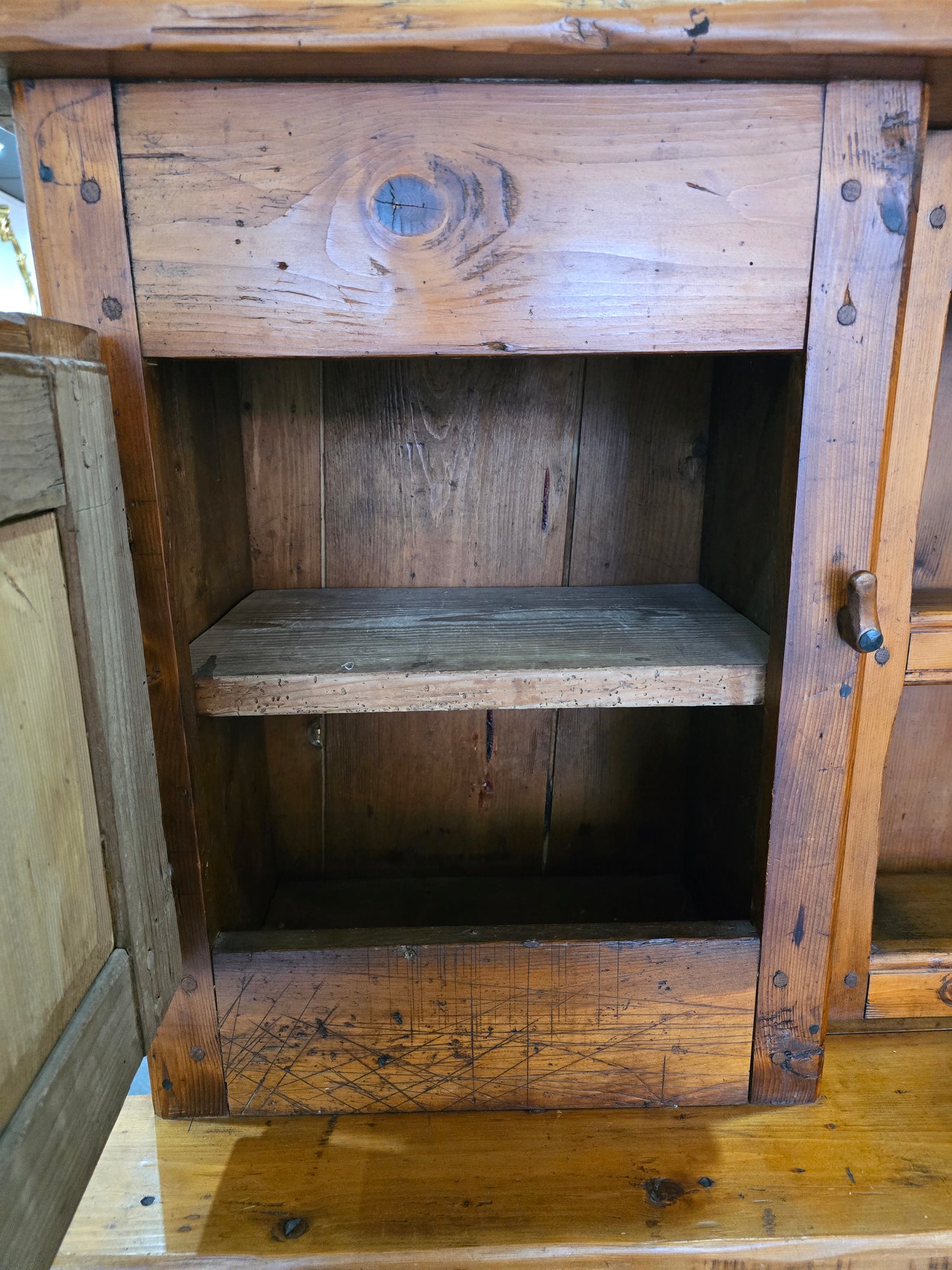 Buffet deux-corps rustique en bois massif