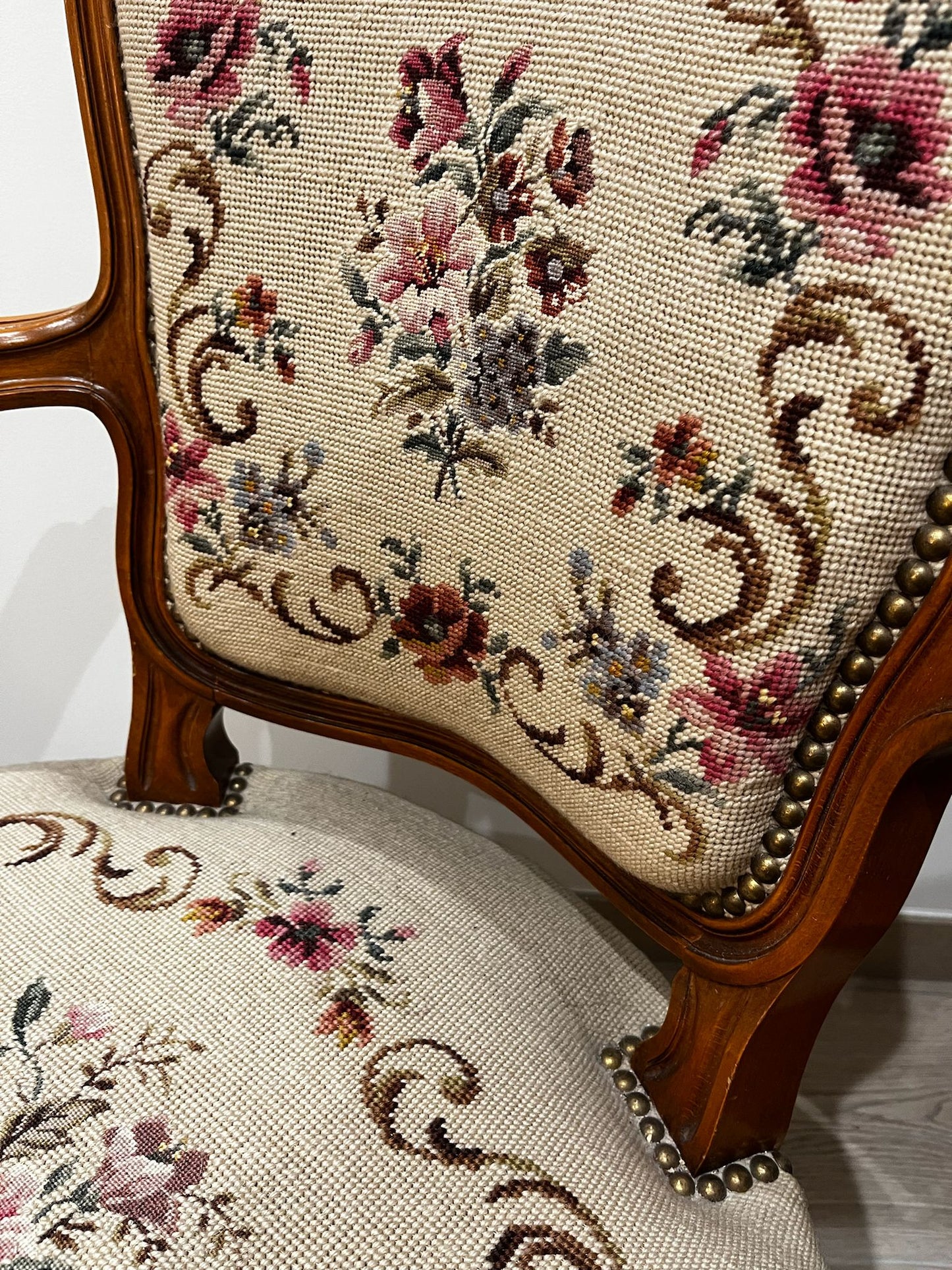 Fauteuils tapissés style Louis XV