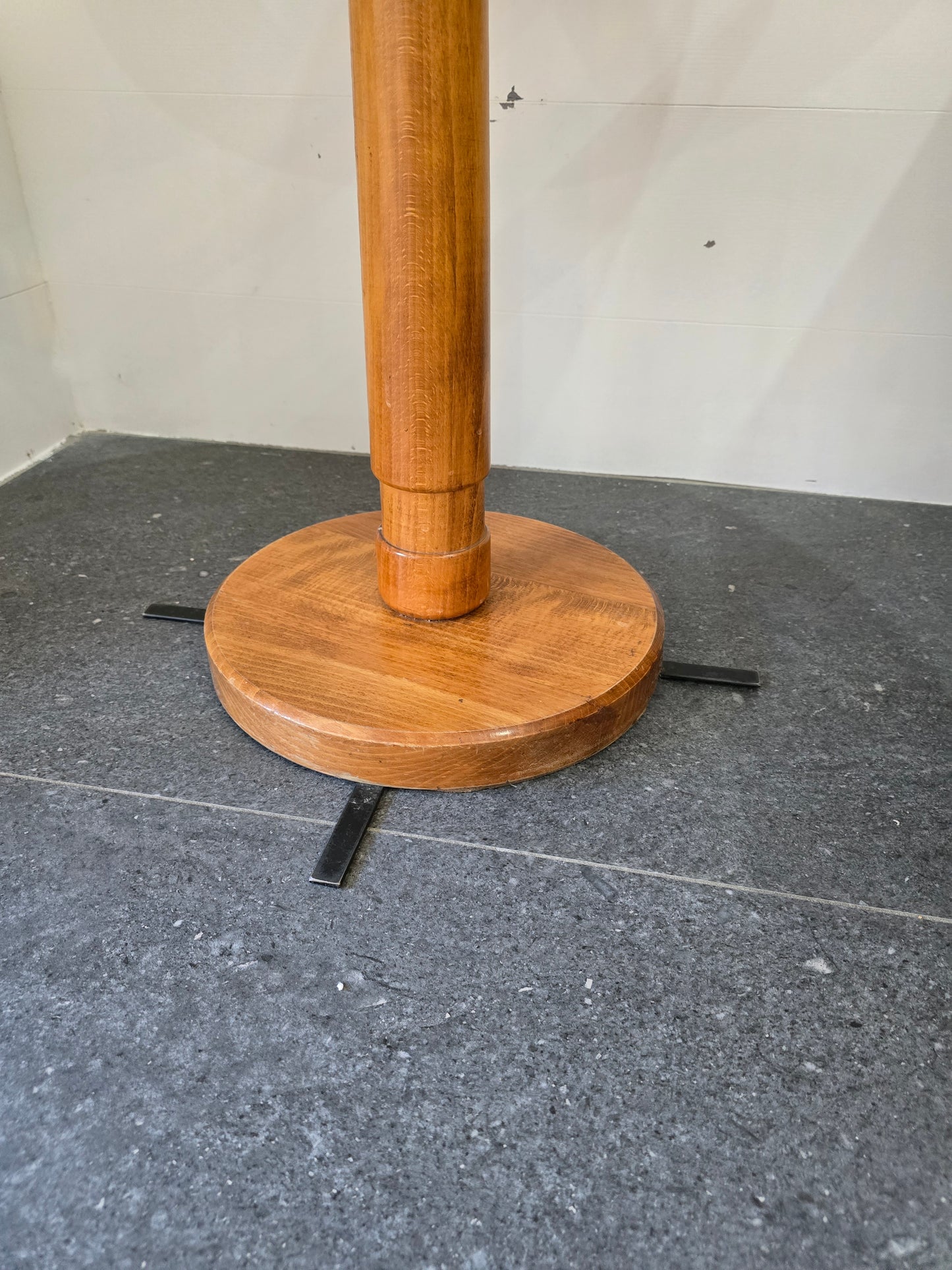 Guéridon vintage rond en bois et métal – H. 75 cm, Ø 72 cm