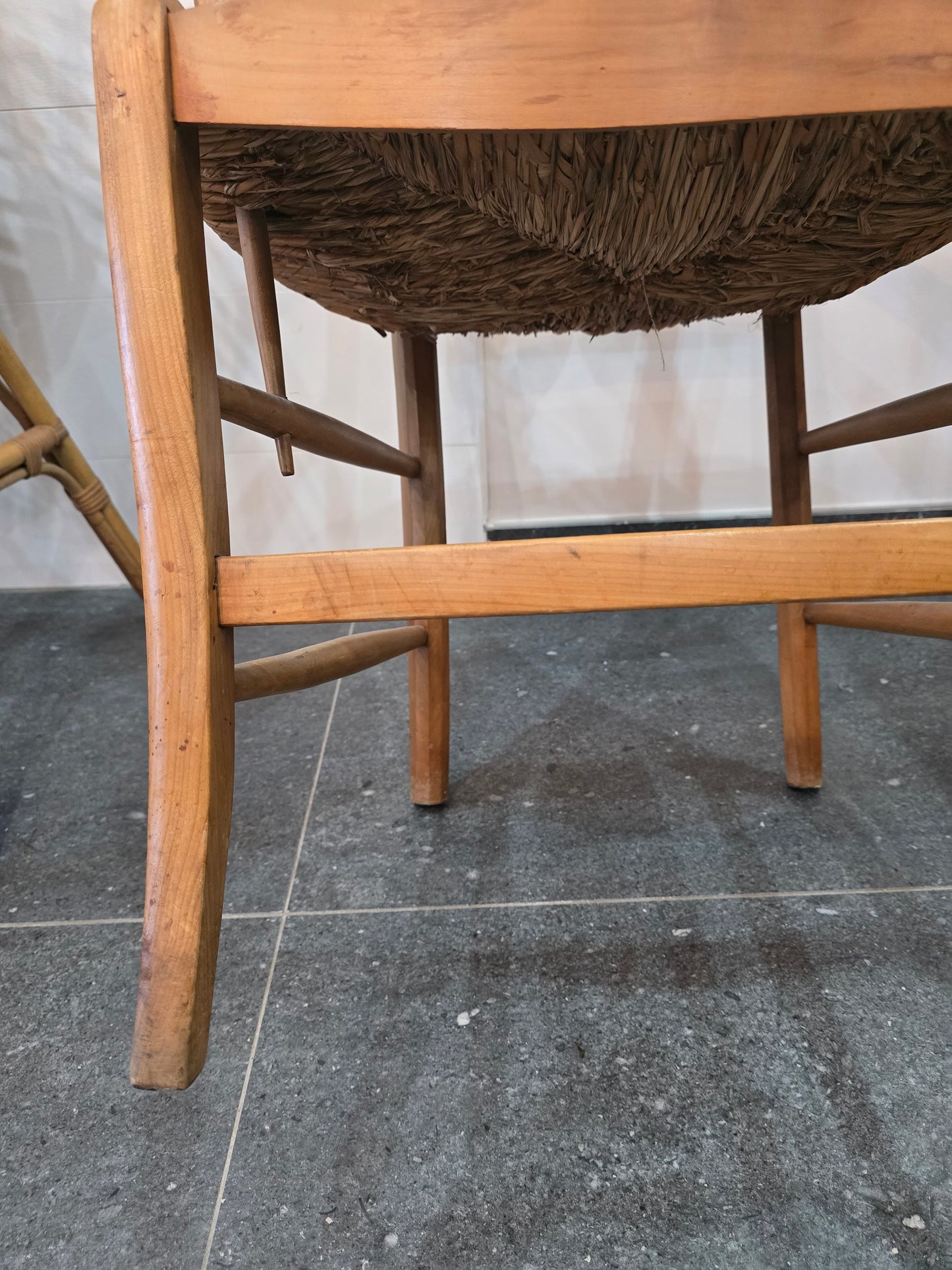 Paire de fauteuils anciens à lyre – assise en paille tressée