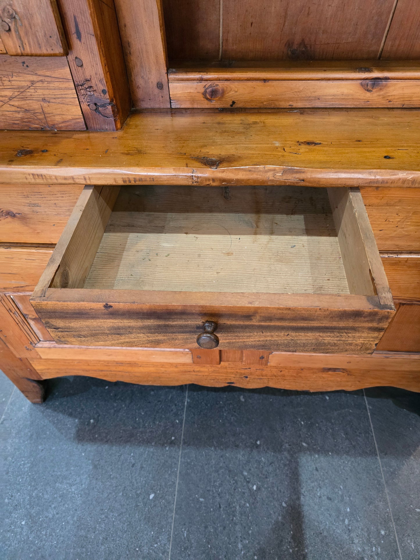 Buffet deux-corps rustique en bois massif