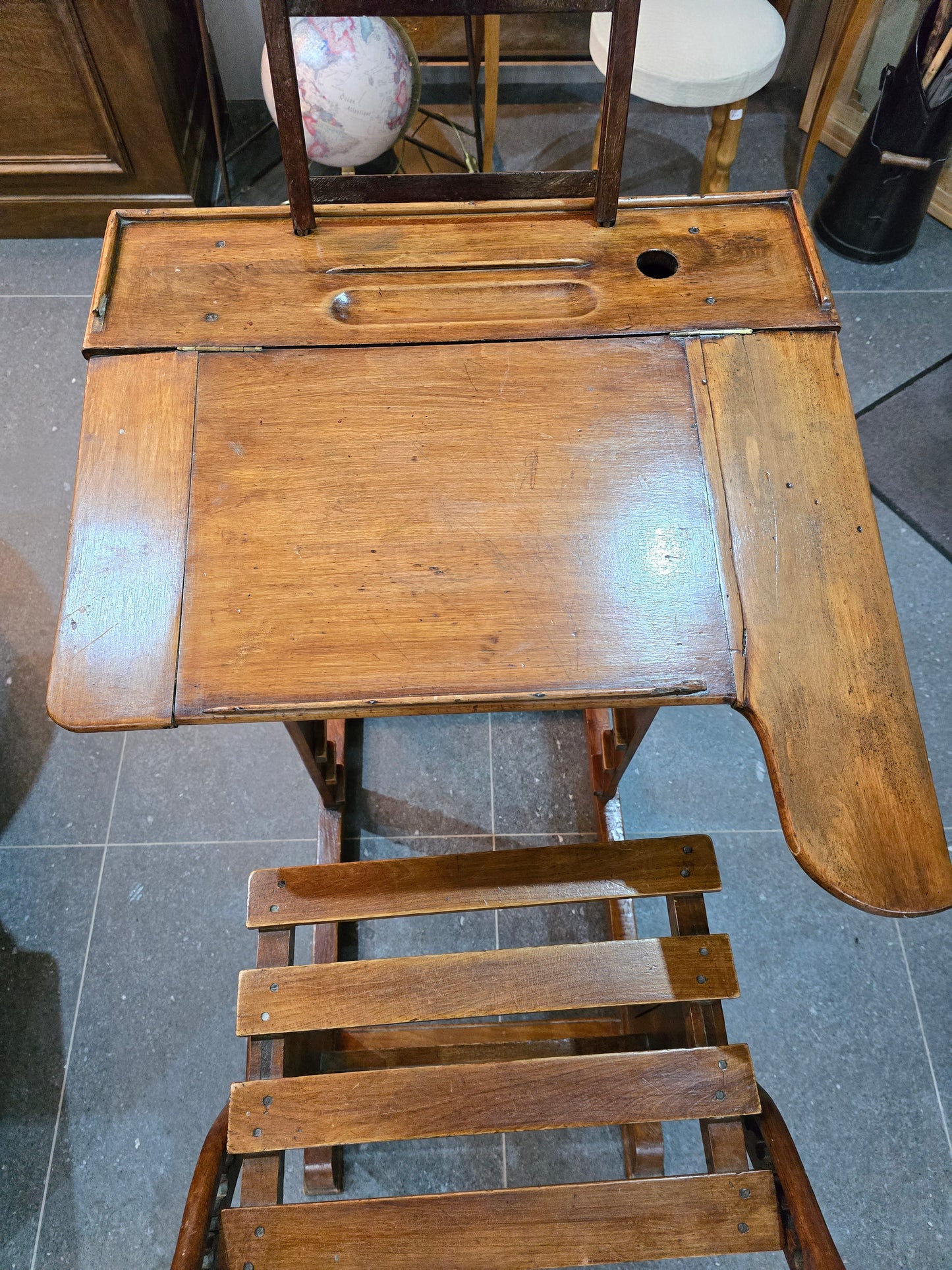 Pupitre d’écolier ancien