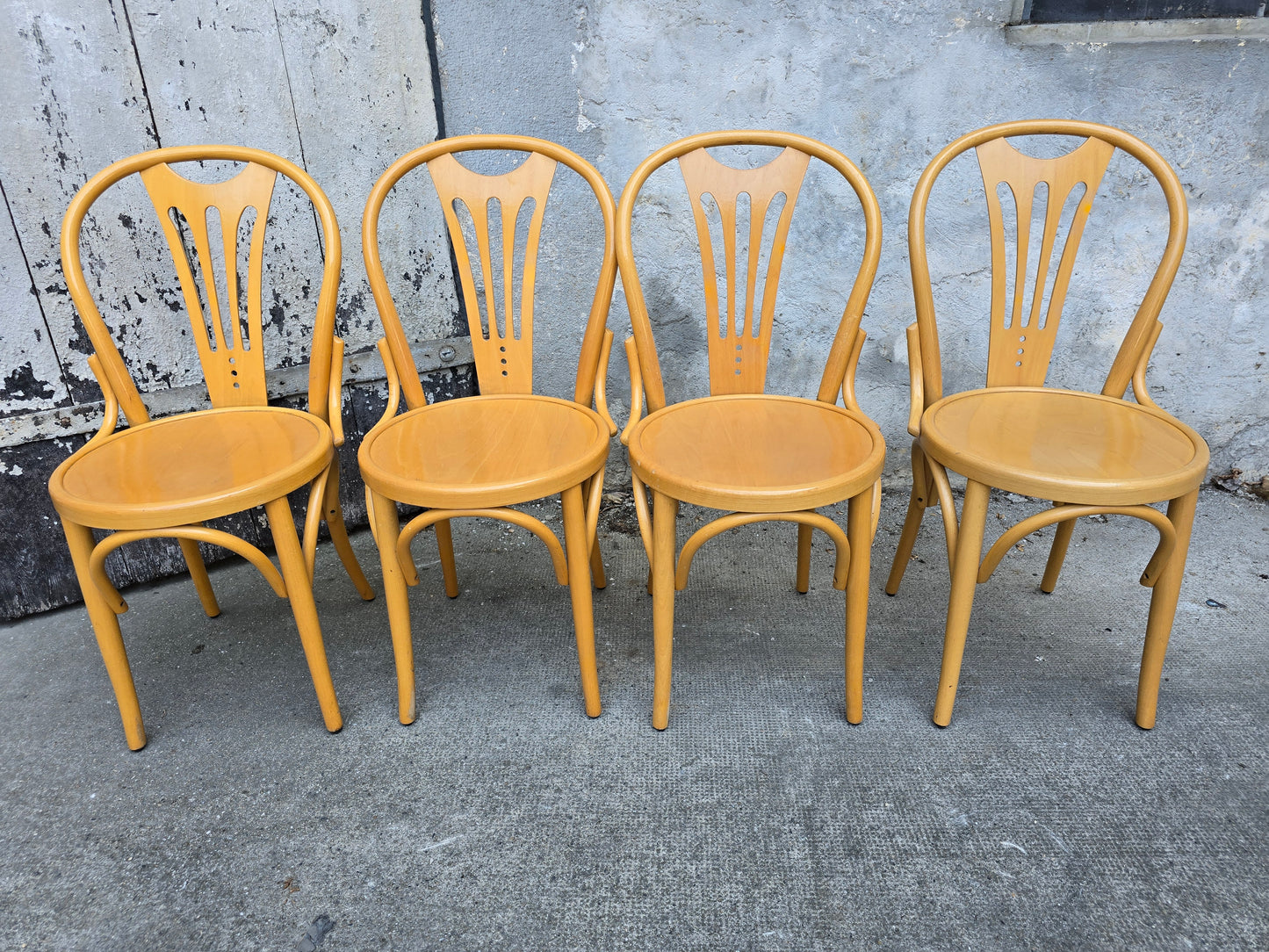 Chaise bistrot en bois cintré- type Thonet