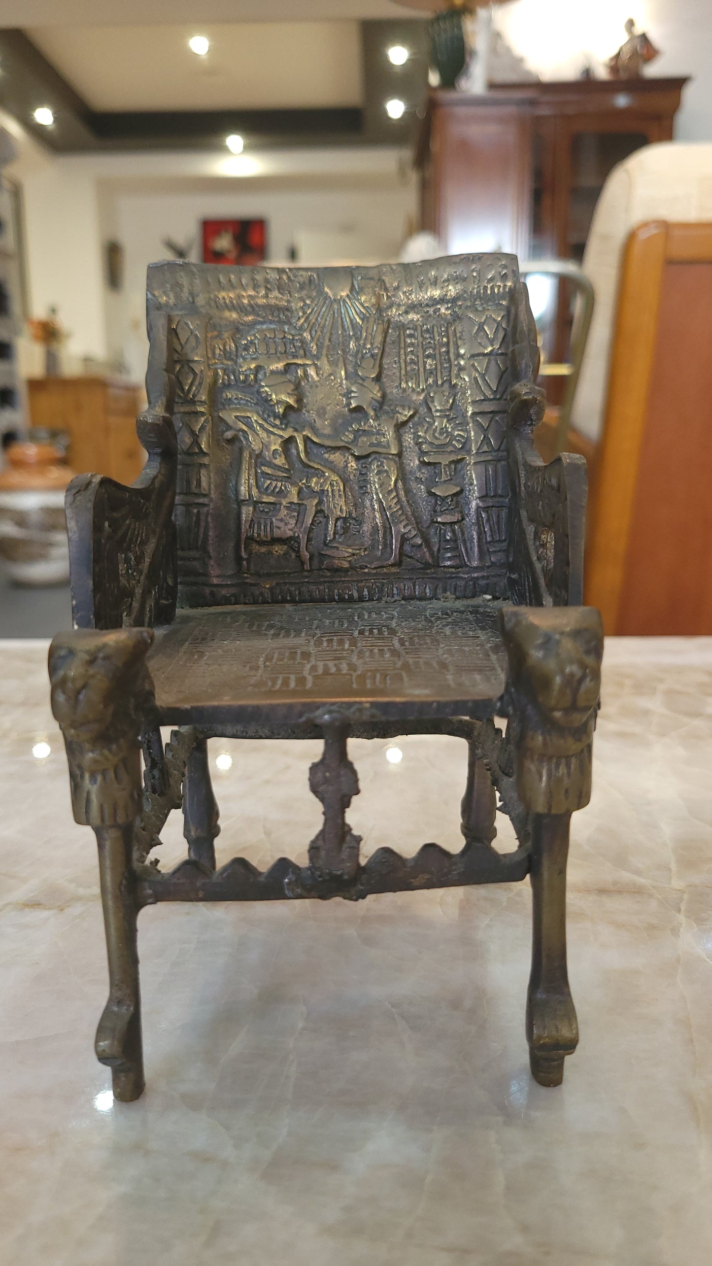 Miniature décorative – Fauteuil trône égyptien en bronze patiné