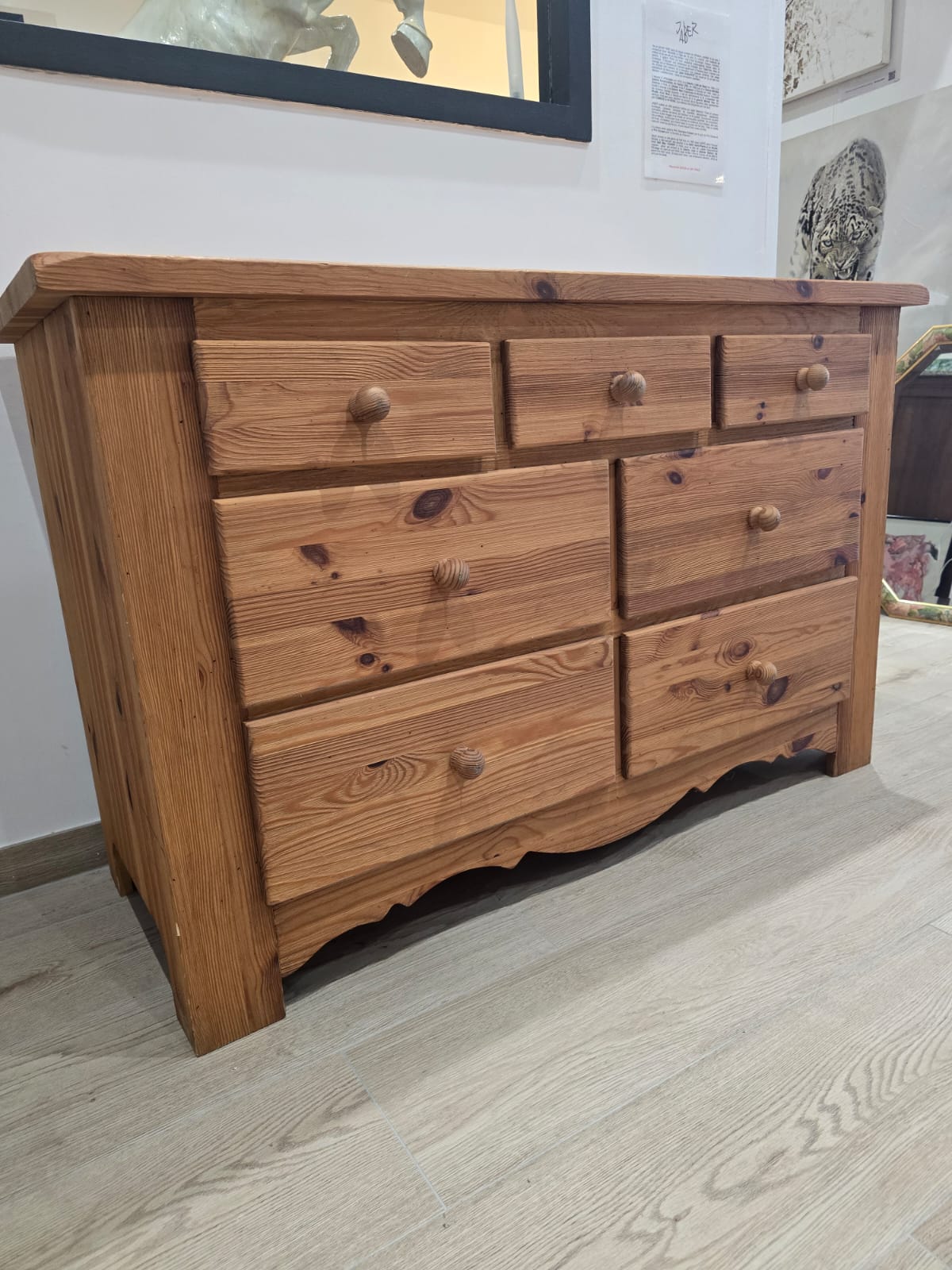 Commode rustique en pin massif
