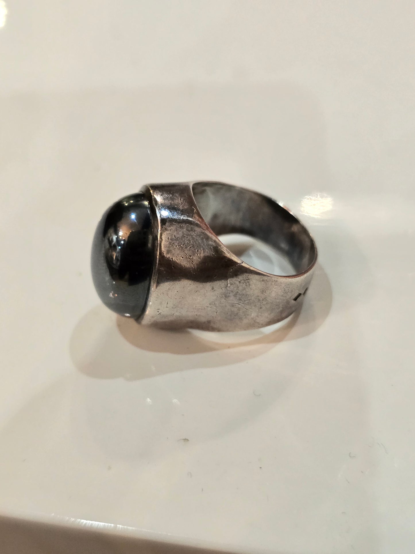 Bague vintage en argent et hématite cabochon
