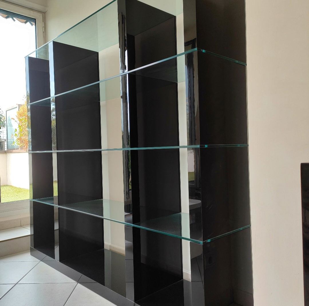 Grande étagère design en verre et structure noire – 172×188×40 cm