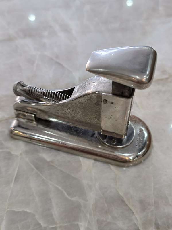 Agrafeuse vintage ELKAR modèle N°1