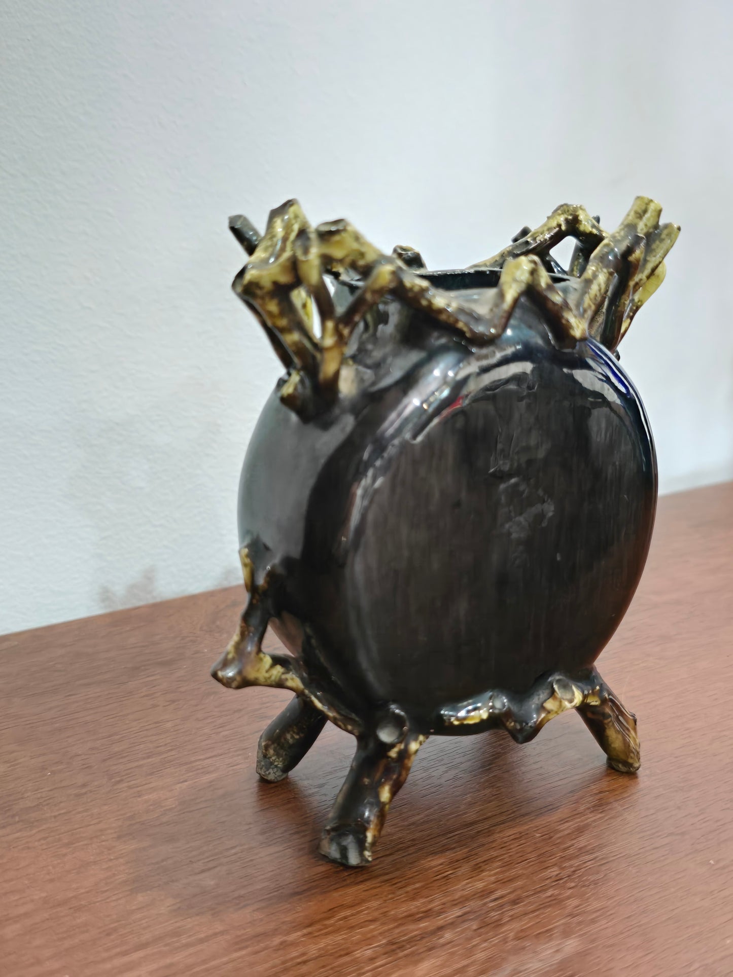 Petit vase décoratif ancien avec peinture de château au bord d’un lac - Circa 1950