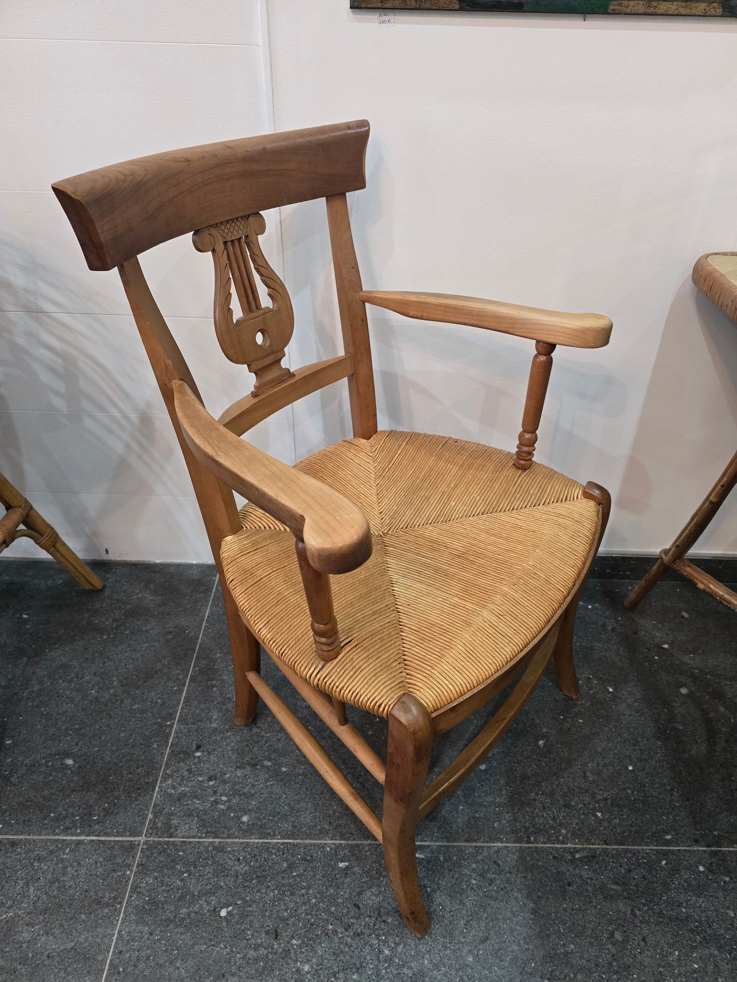 Paire de fauteuils anciens à lyre – assise en paille tressée