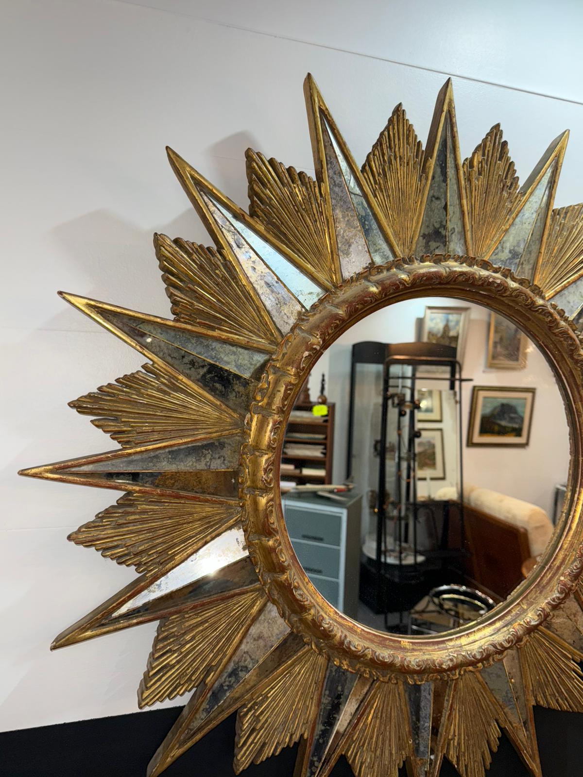 Miroir soleil doré à rayons en bois vintage