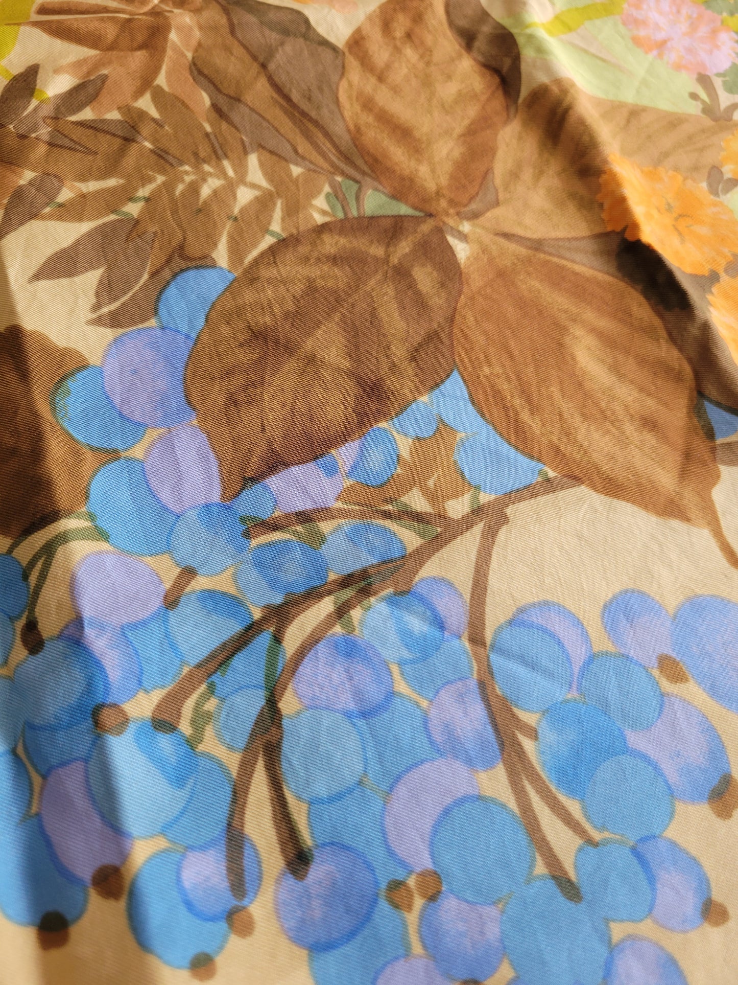 Foulard en soie Christian Dior – Motif floral vintage, années 1970
