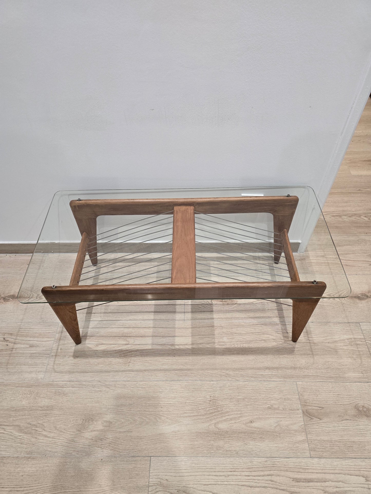 Table basse vintage en bois et verre – Design scandinave